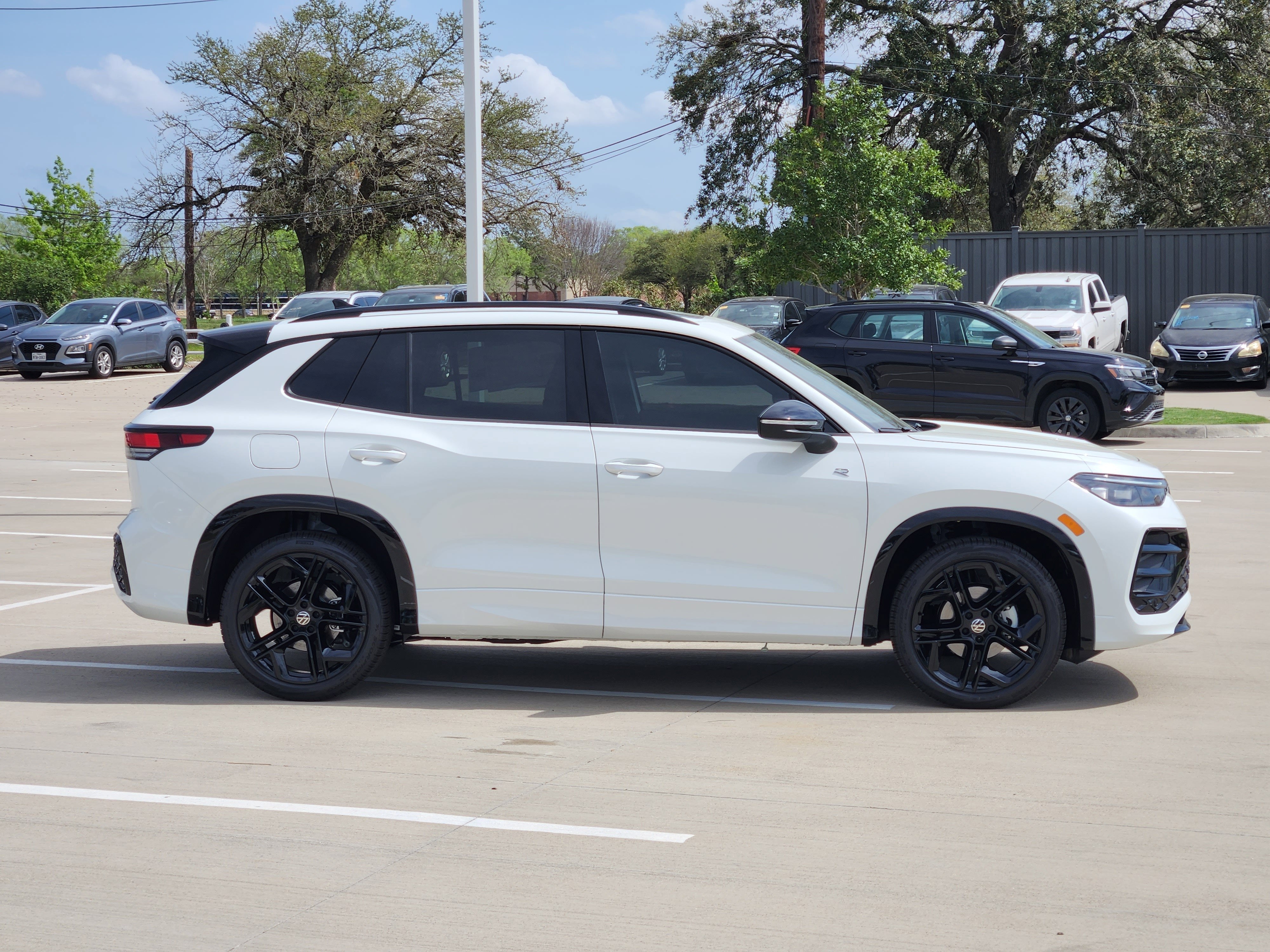 2026 Volkswagen Tiguan SE R-Line Black