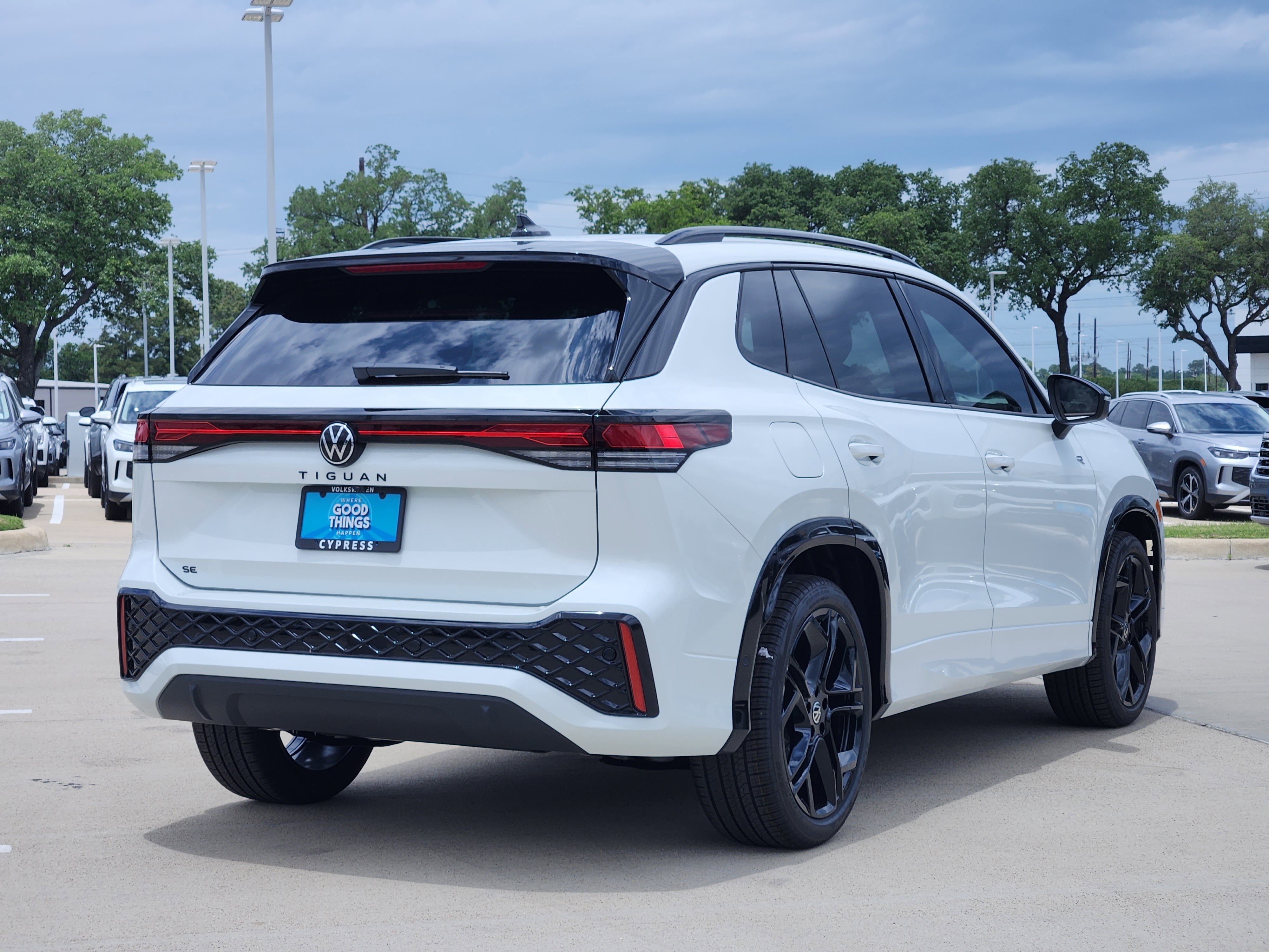2026 Volkswagen Tiguan SE R-Line Black