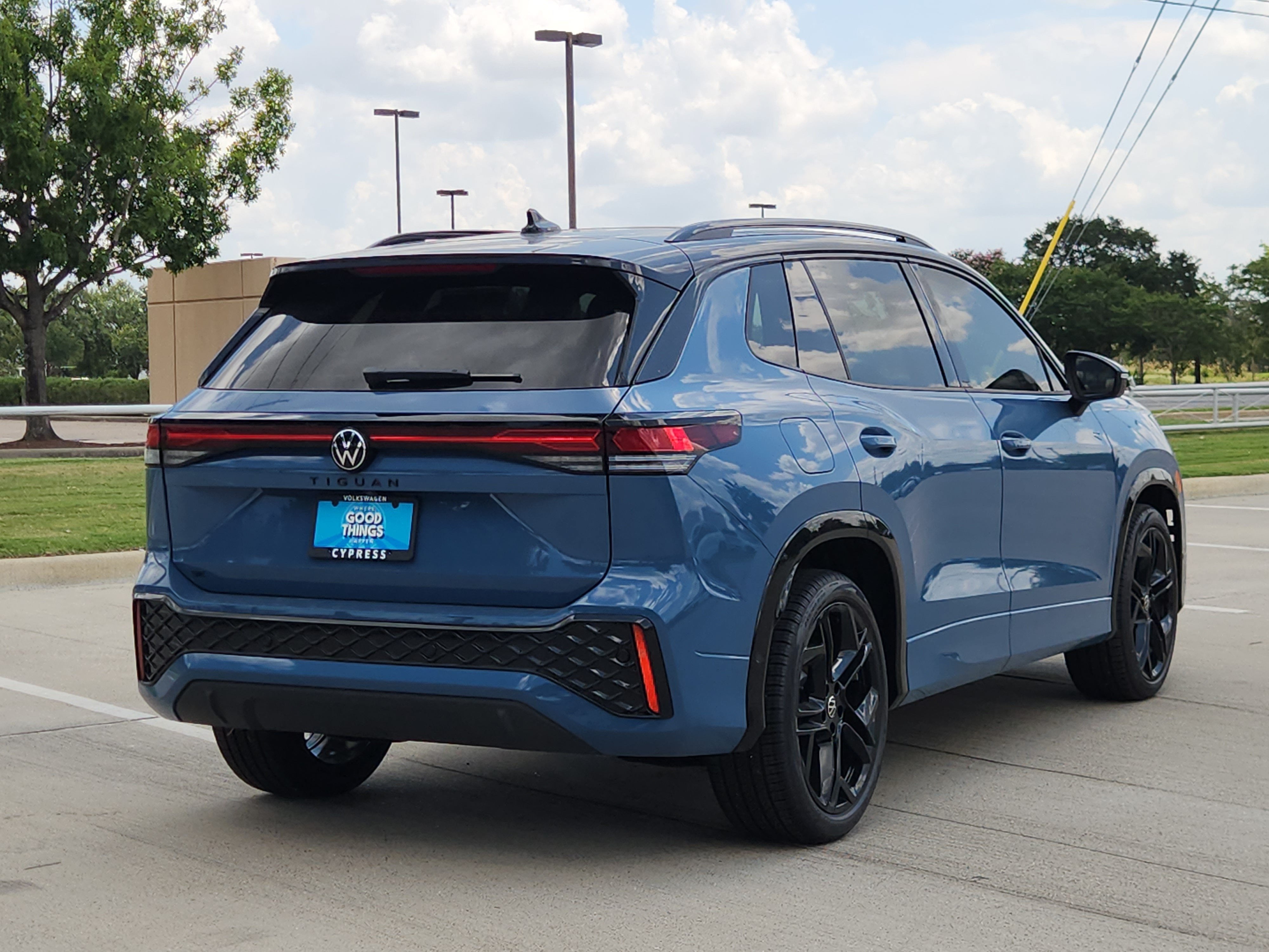 2026 Volkswagen Tiguan SE R-Line Black