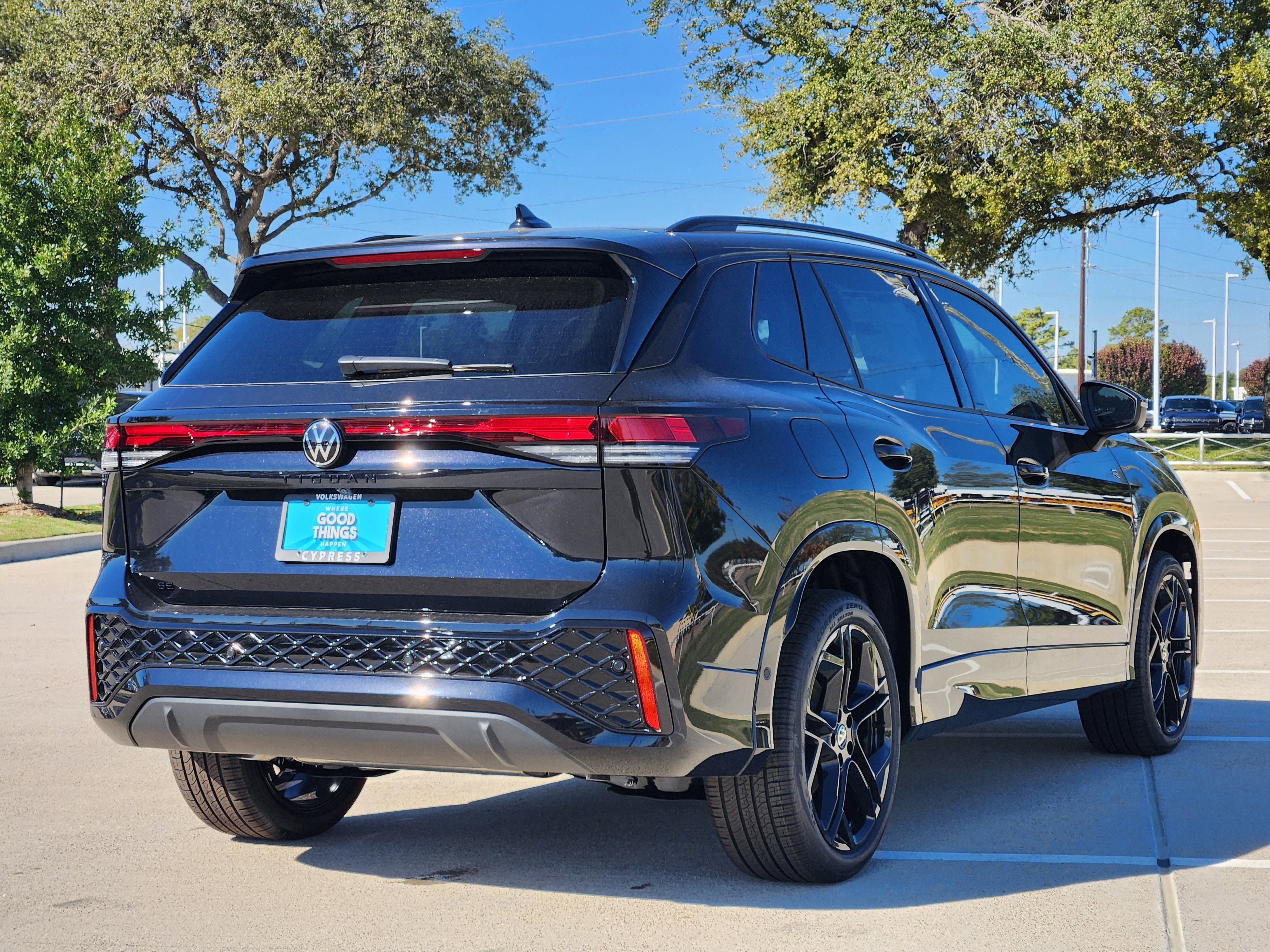 2026 Volkswagen Tiguan SE R-Line Black