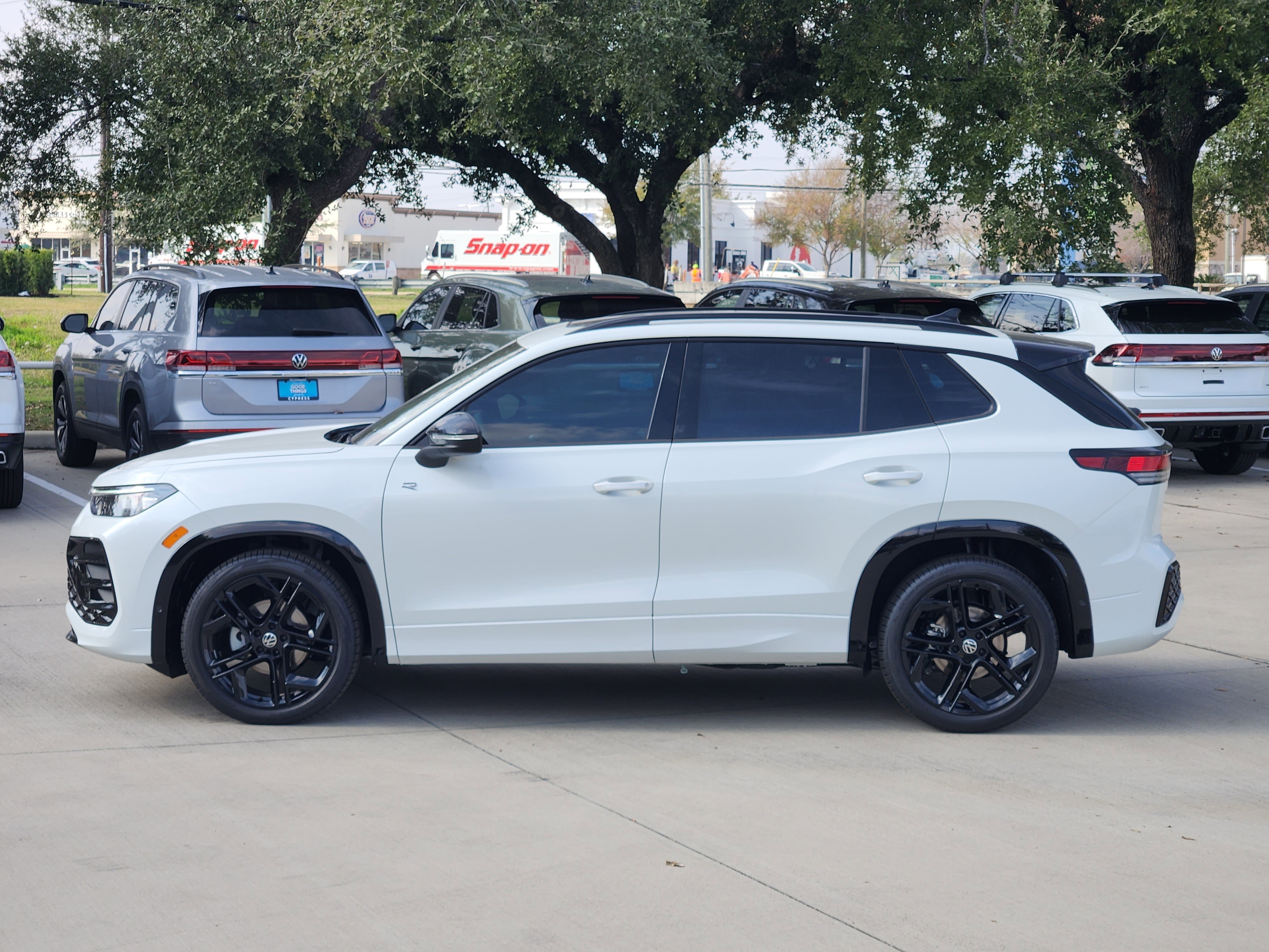 2026 Volkswagen Tiguan SE R-Line Black