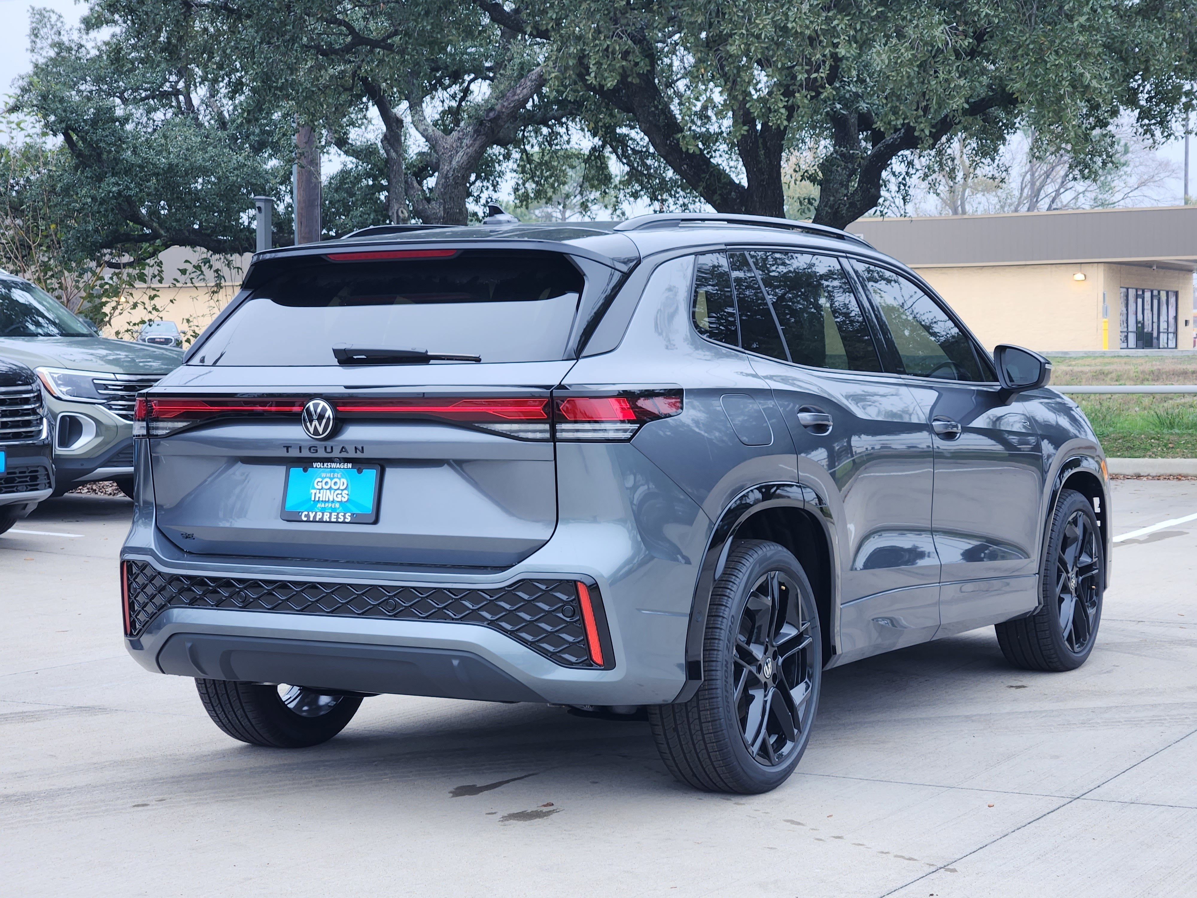 2026 Volkswagen Tiguan SE R-Line Black