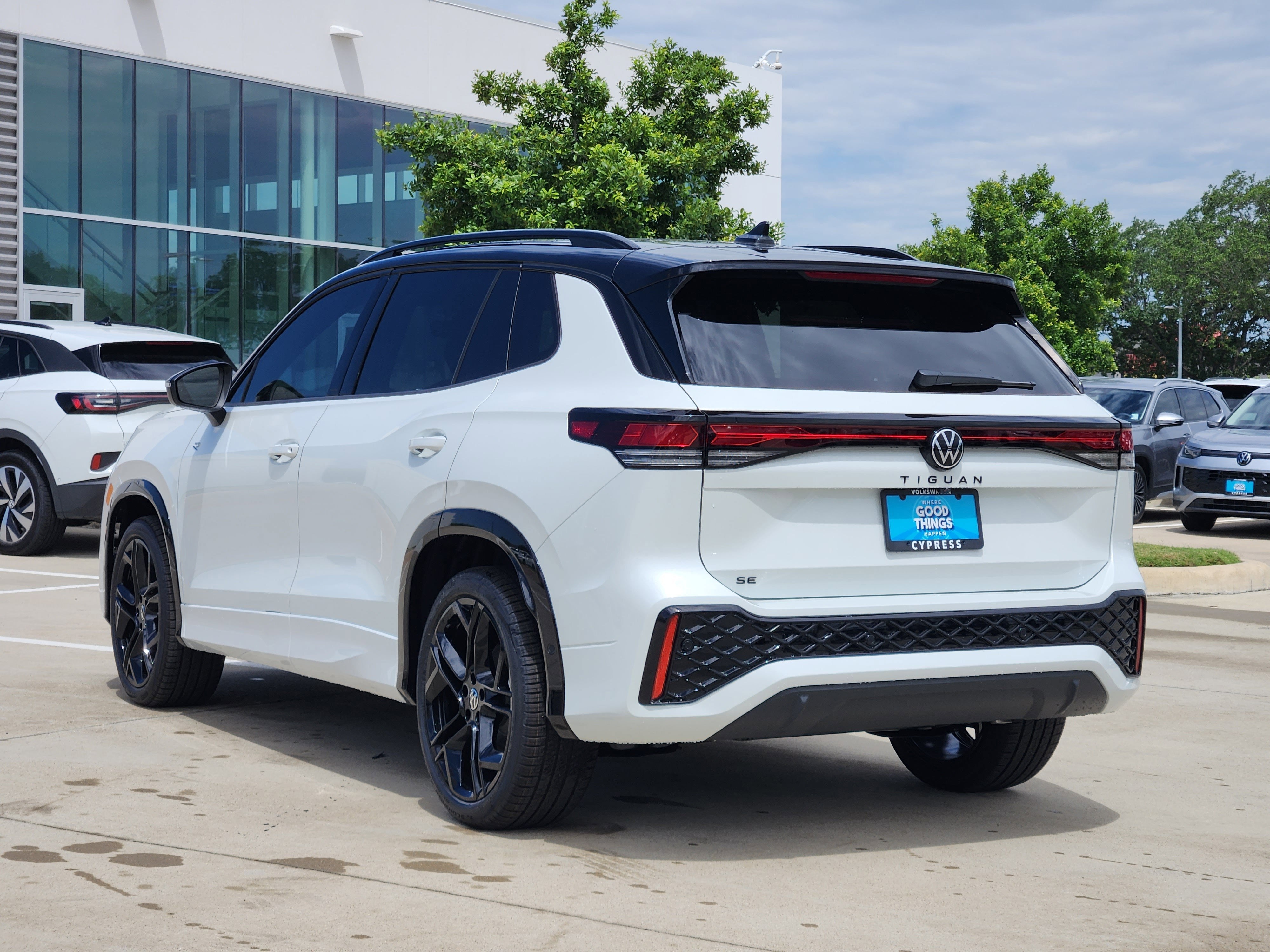 2026 Volkswagen ,Tiguan SE R-Line Black