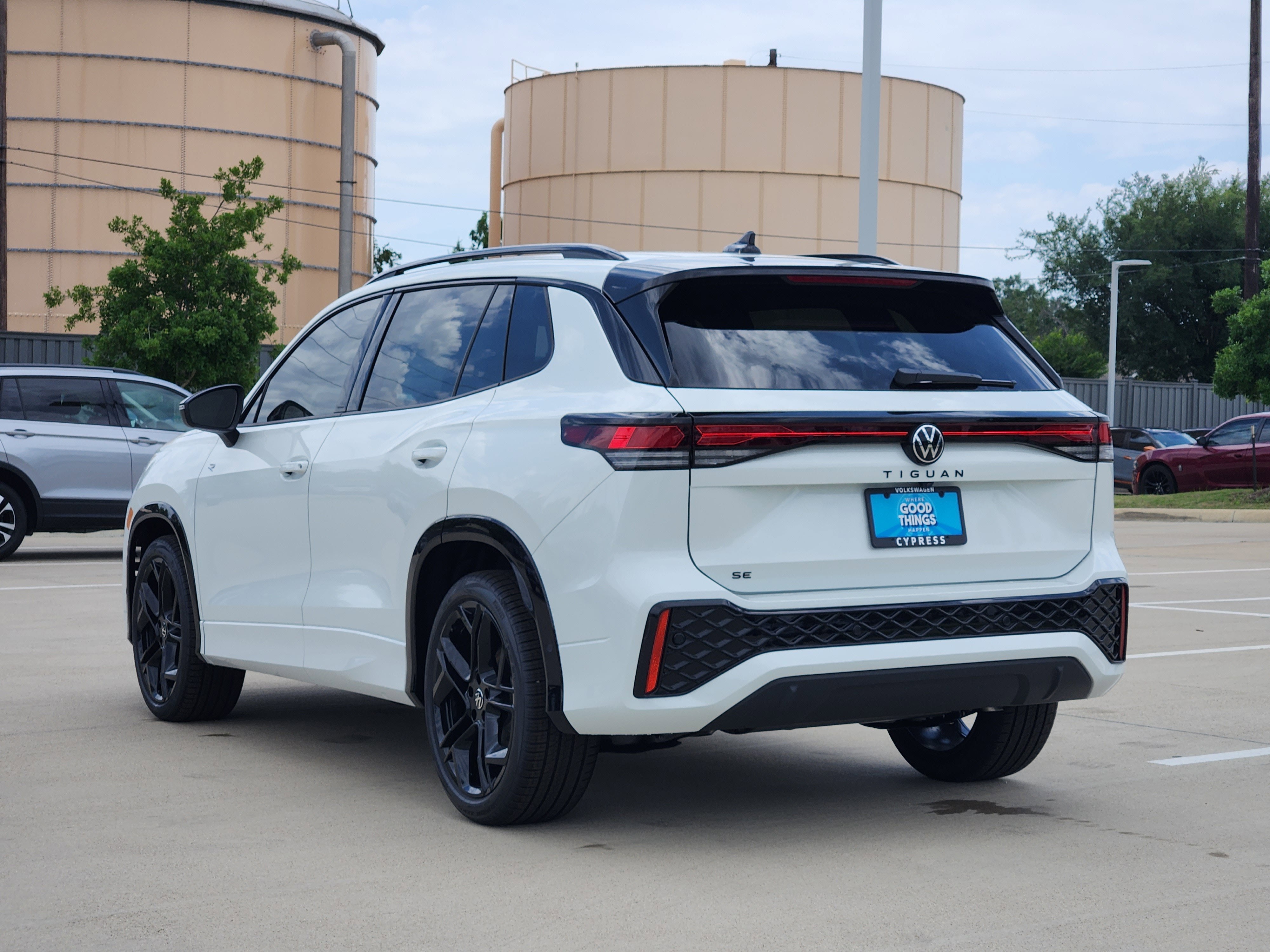 2026 Volkswagen Tiguan SE R-Line Black