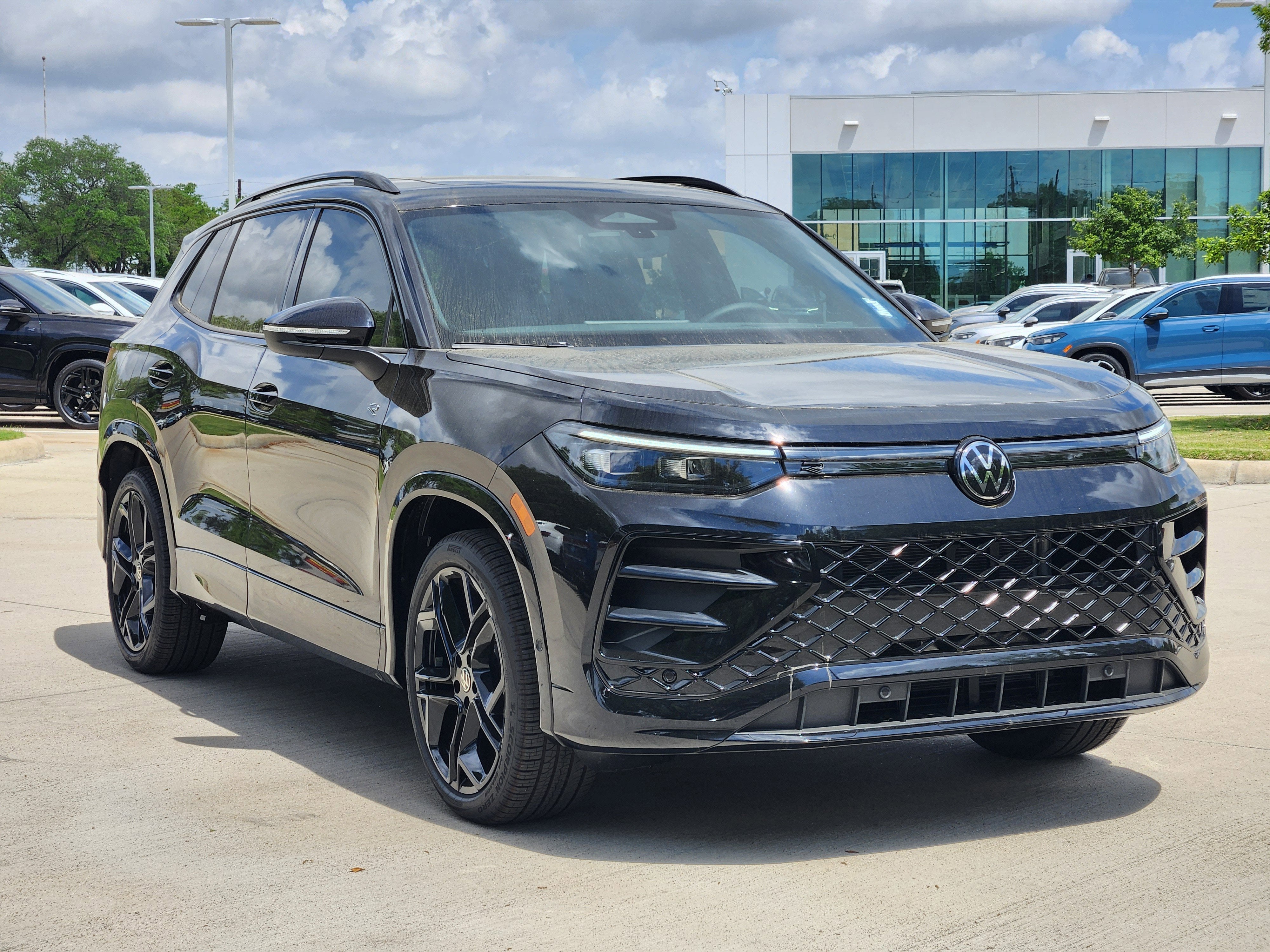 2026 Volkswagen Tiguan SE R-Line Black