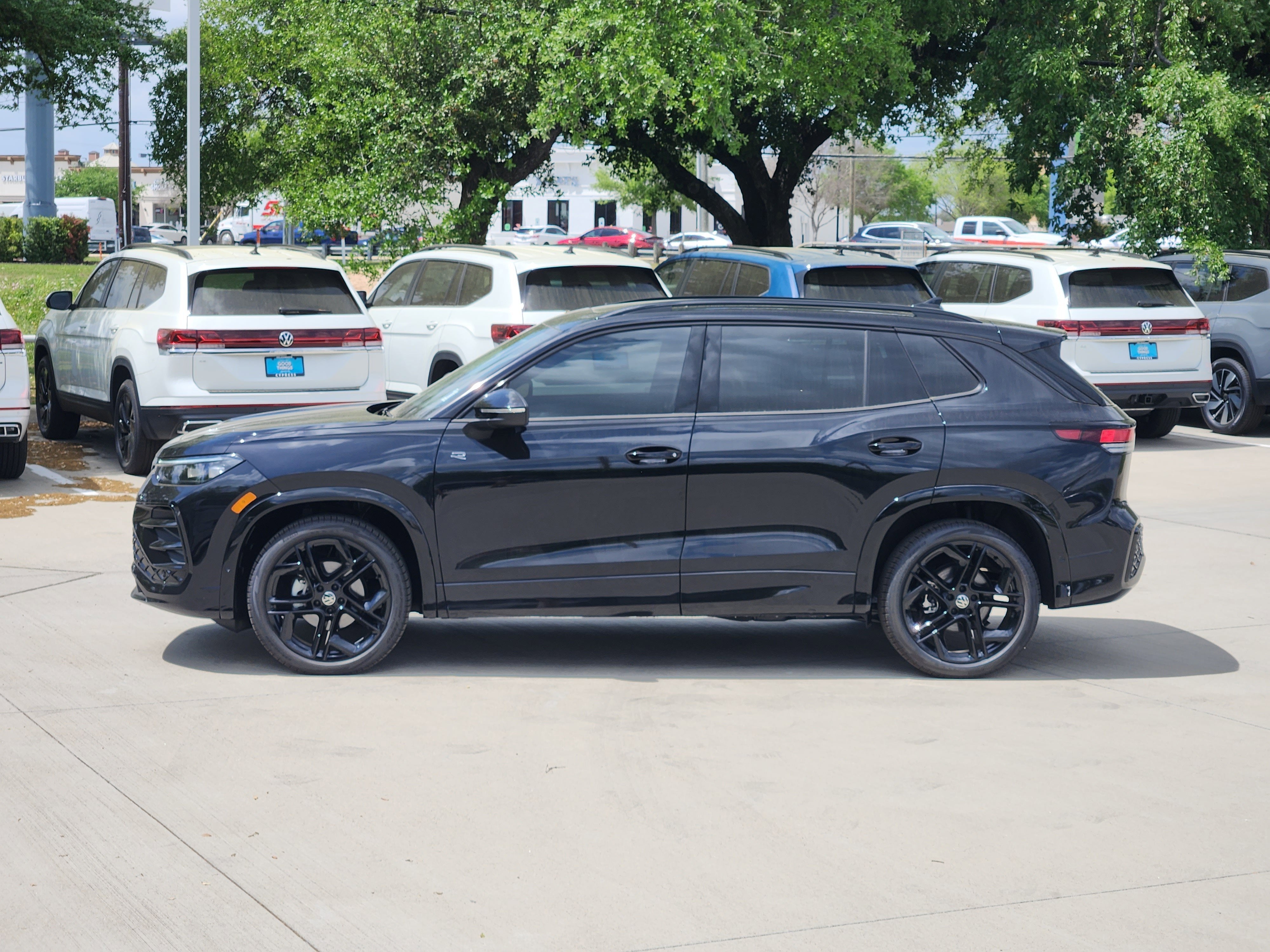 2026 Volkswagen Tiguan SE R-Line Black
