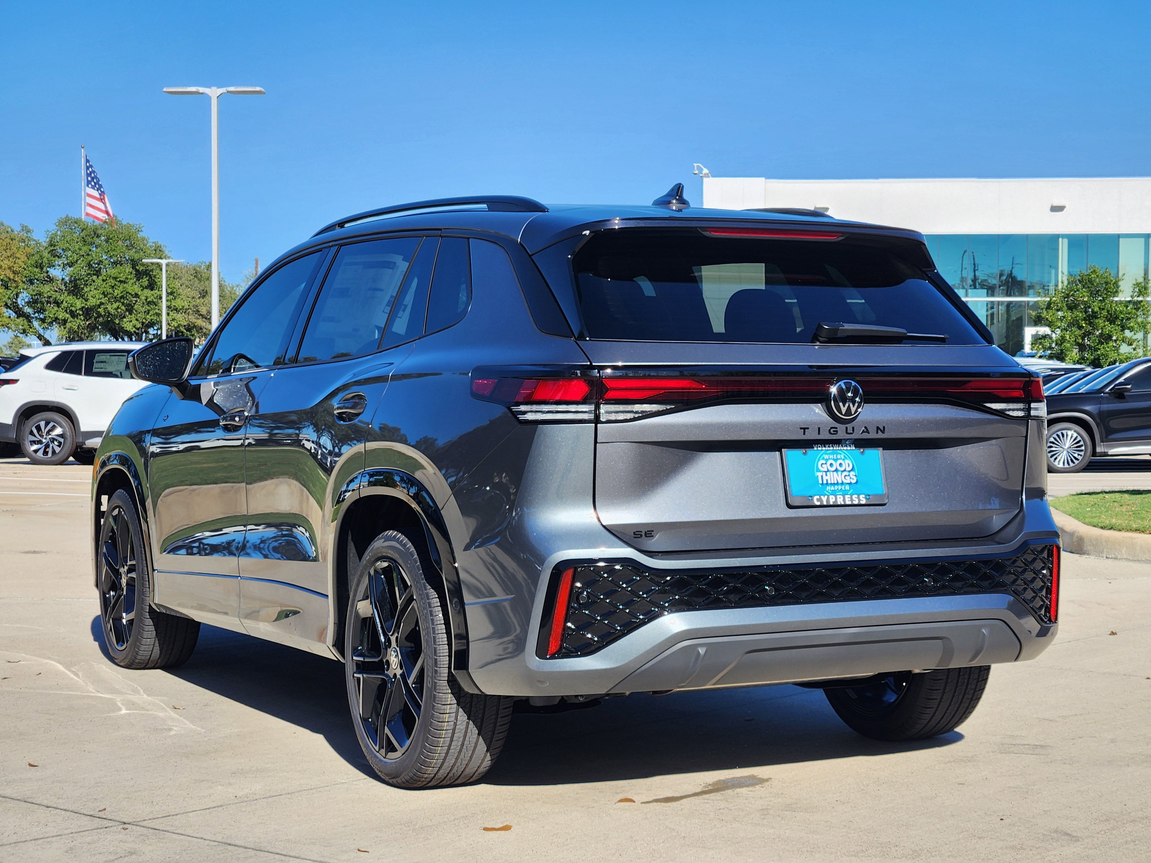 2026 Volkswagen Tiguan SE R-Line Black