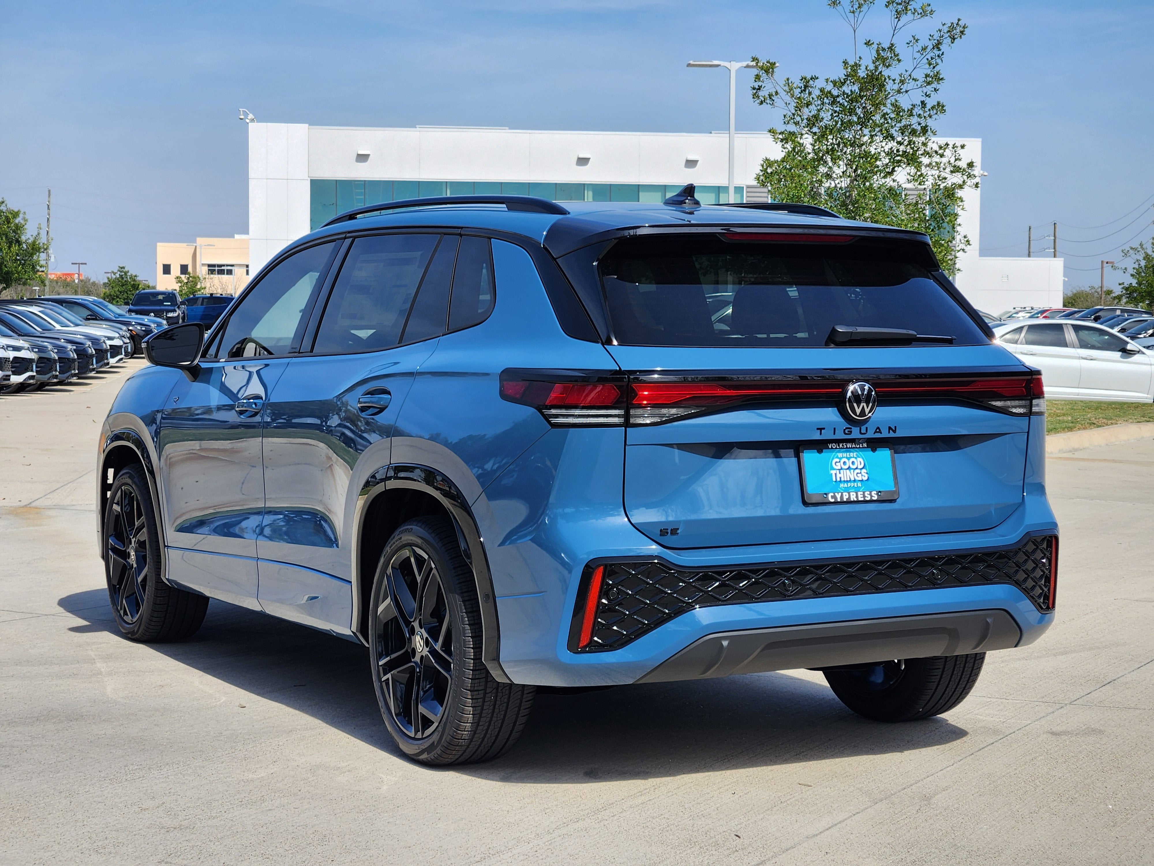 2026 Volkswagen Tiguan SE R-Line Black