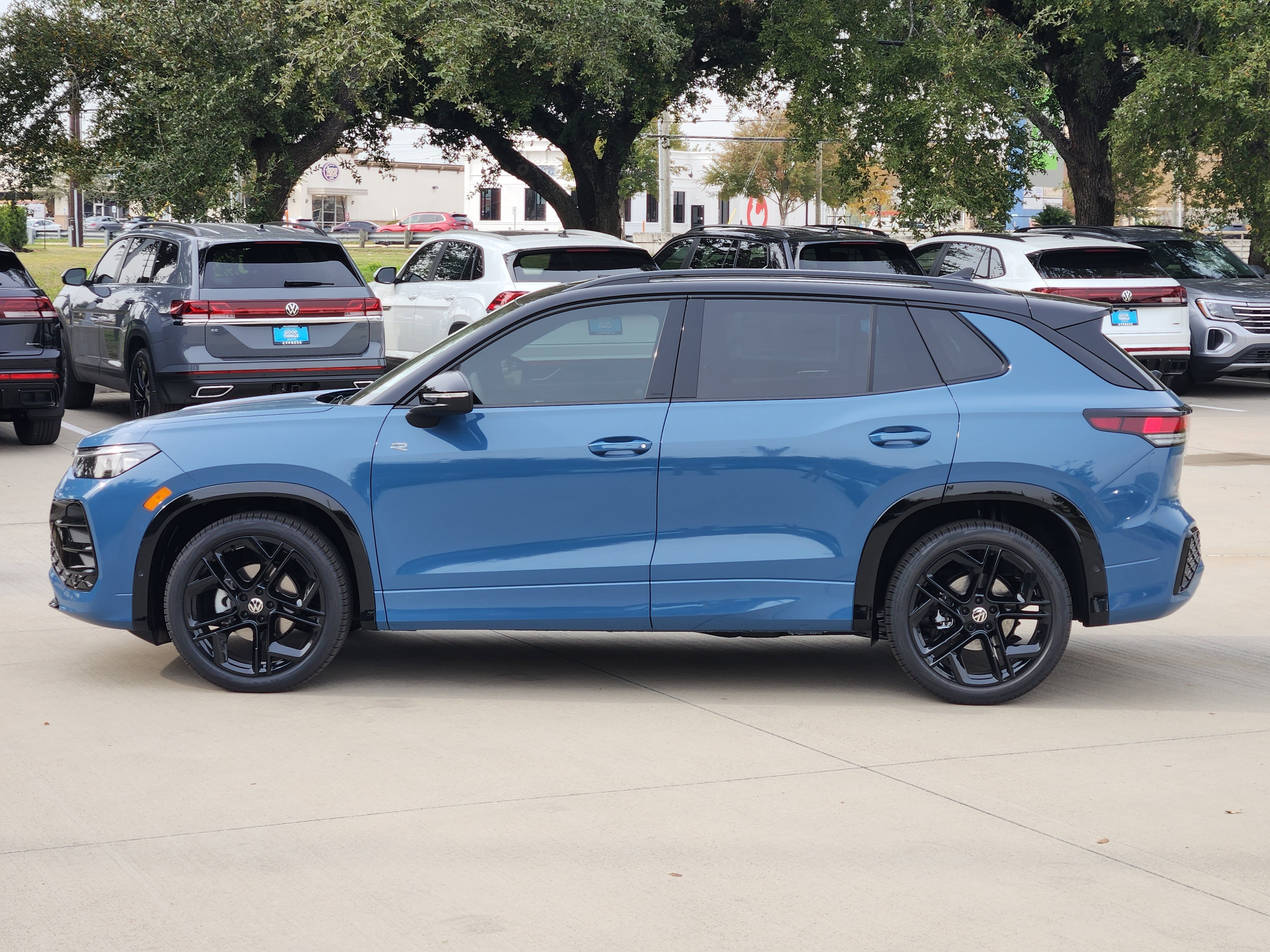 2026 Volkswagen Tiguan SE R-Line Black
