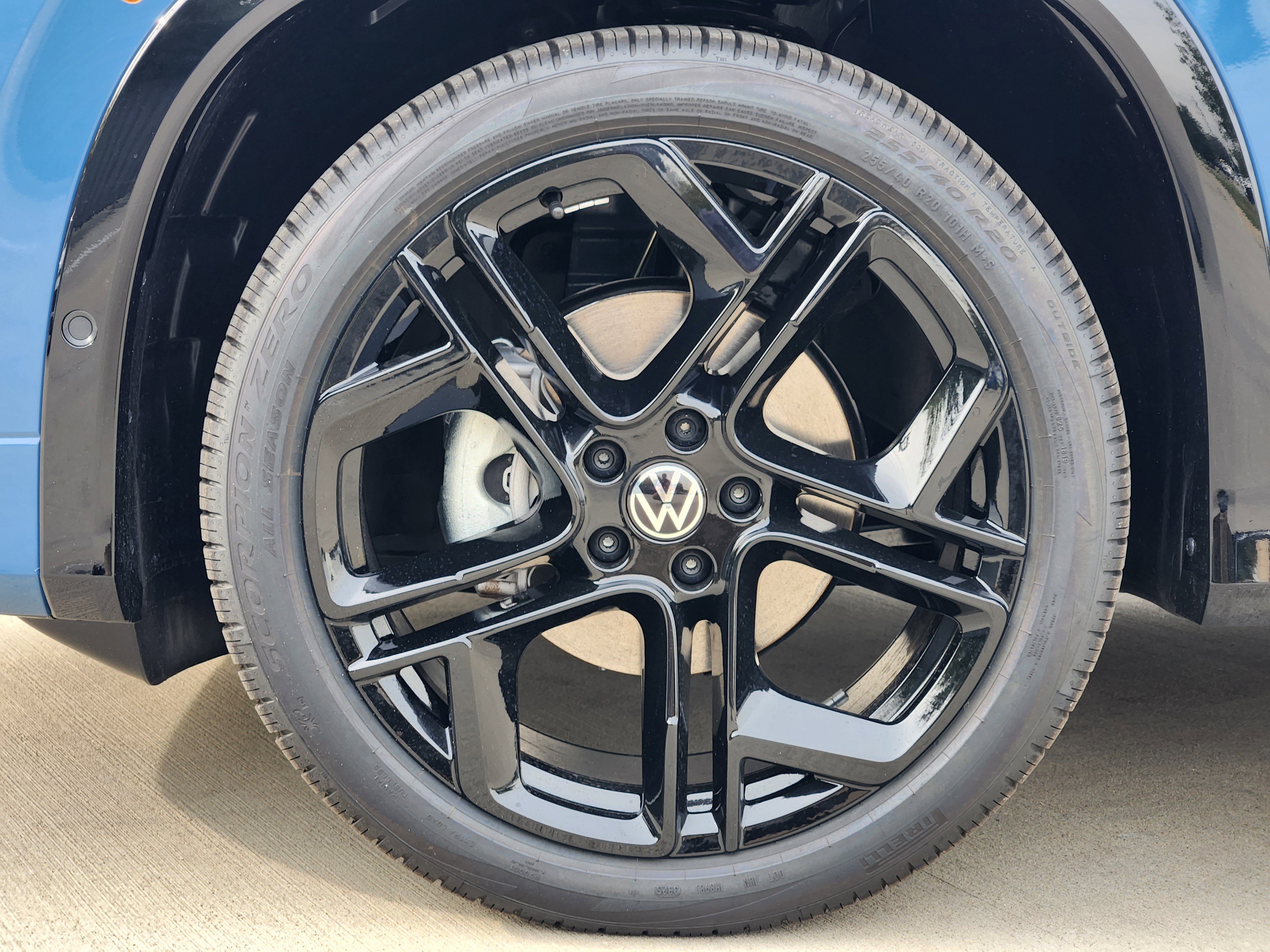 2026 Volkswagen Tiguan SE R-Line Black