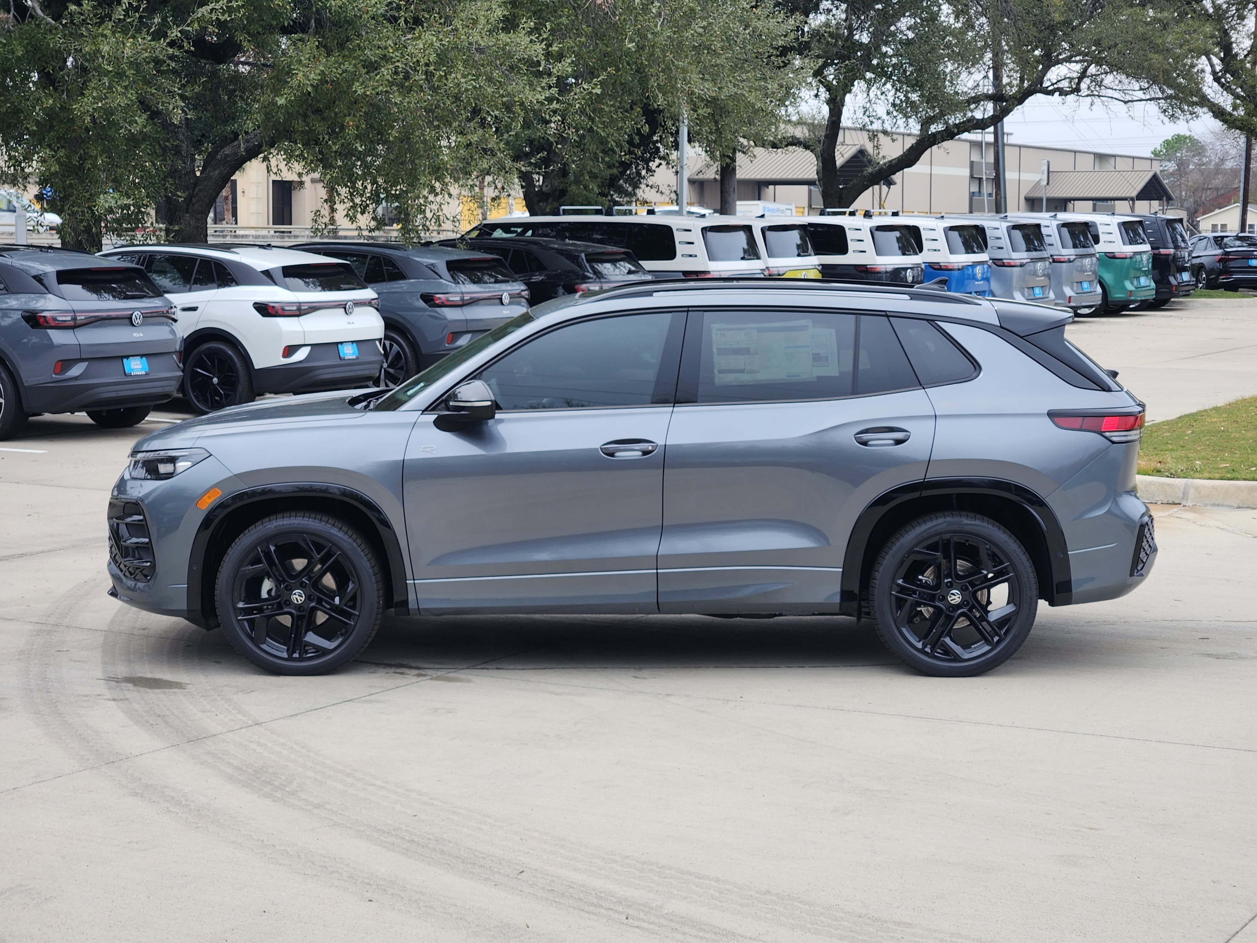 2026 Volkswagen Tiguan SE R-Line Black