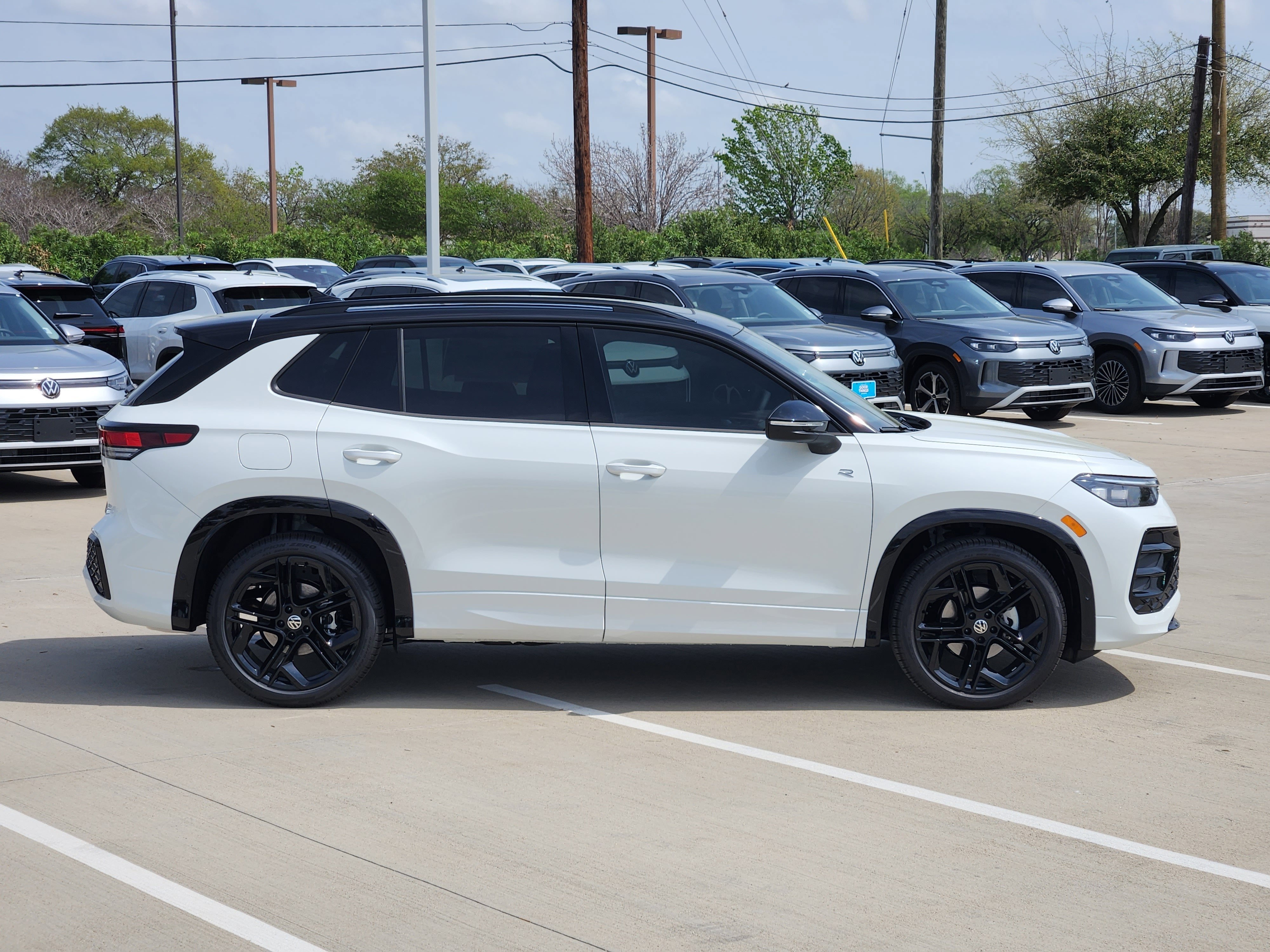 2026 Volkswagen Tiguan SE R-Line Black