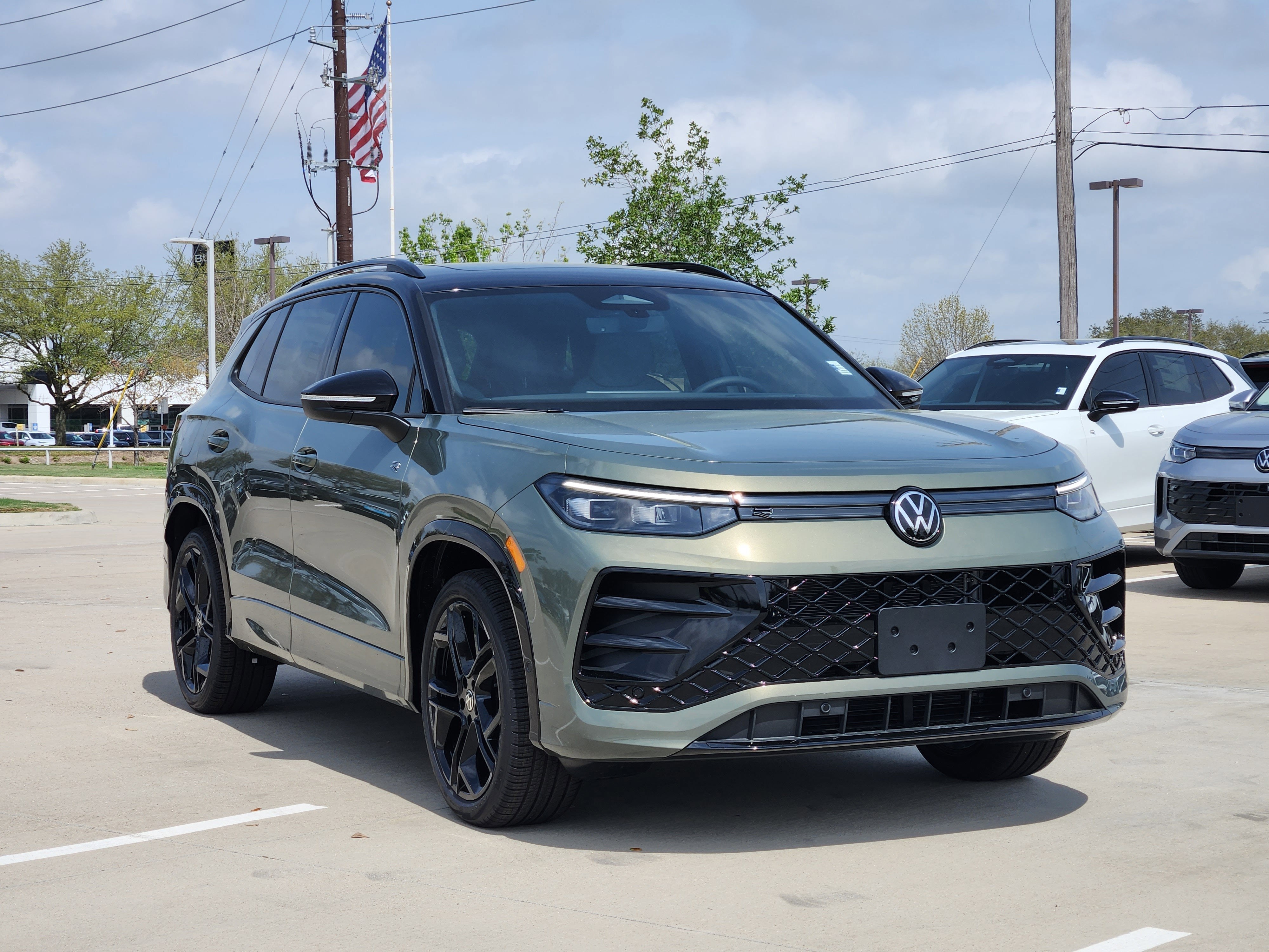 2026 Volkswagen Tiguan SE R-Line Black