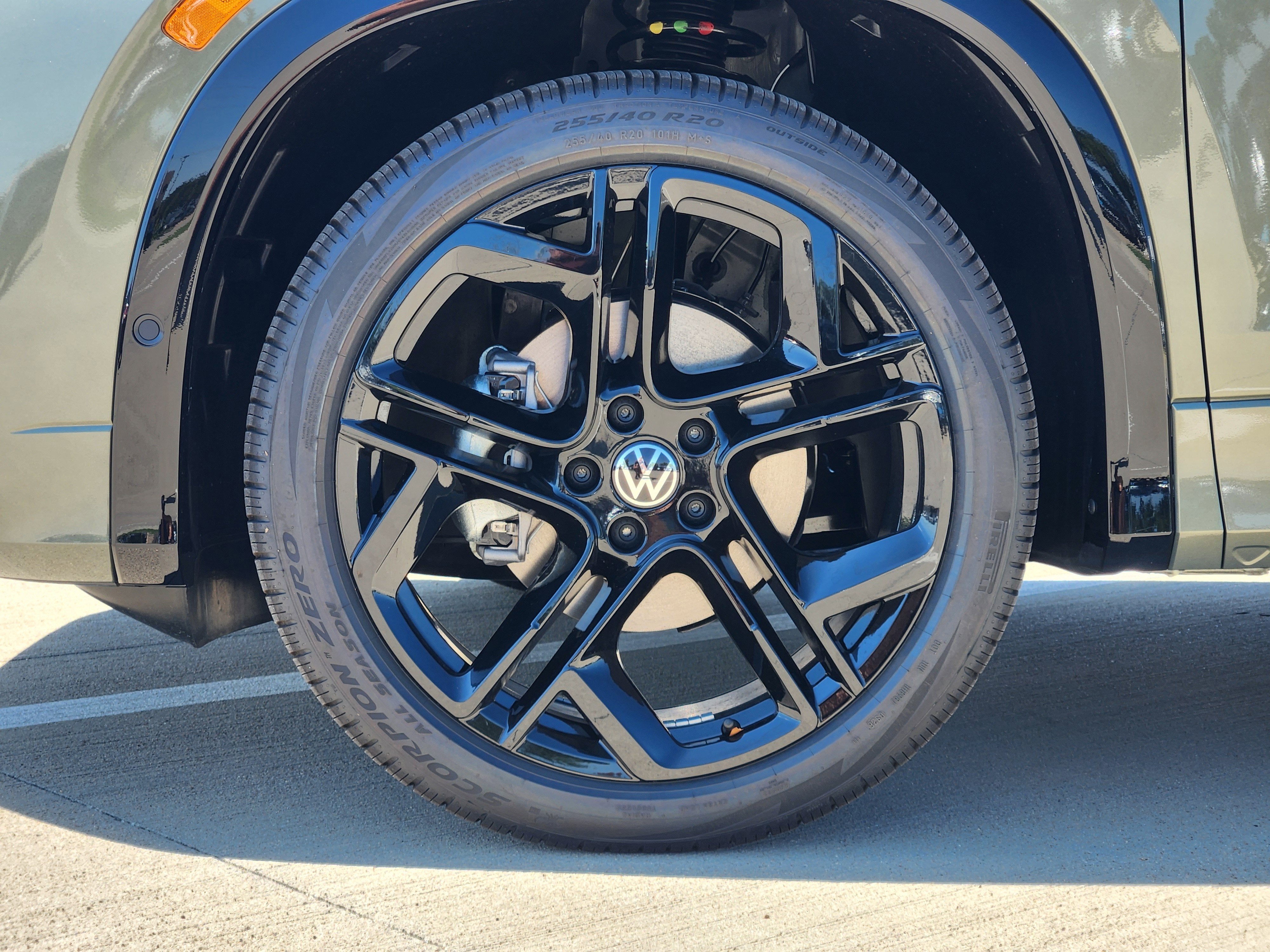 2026 Volkswagen Tiguan SE R-Line Black