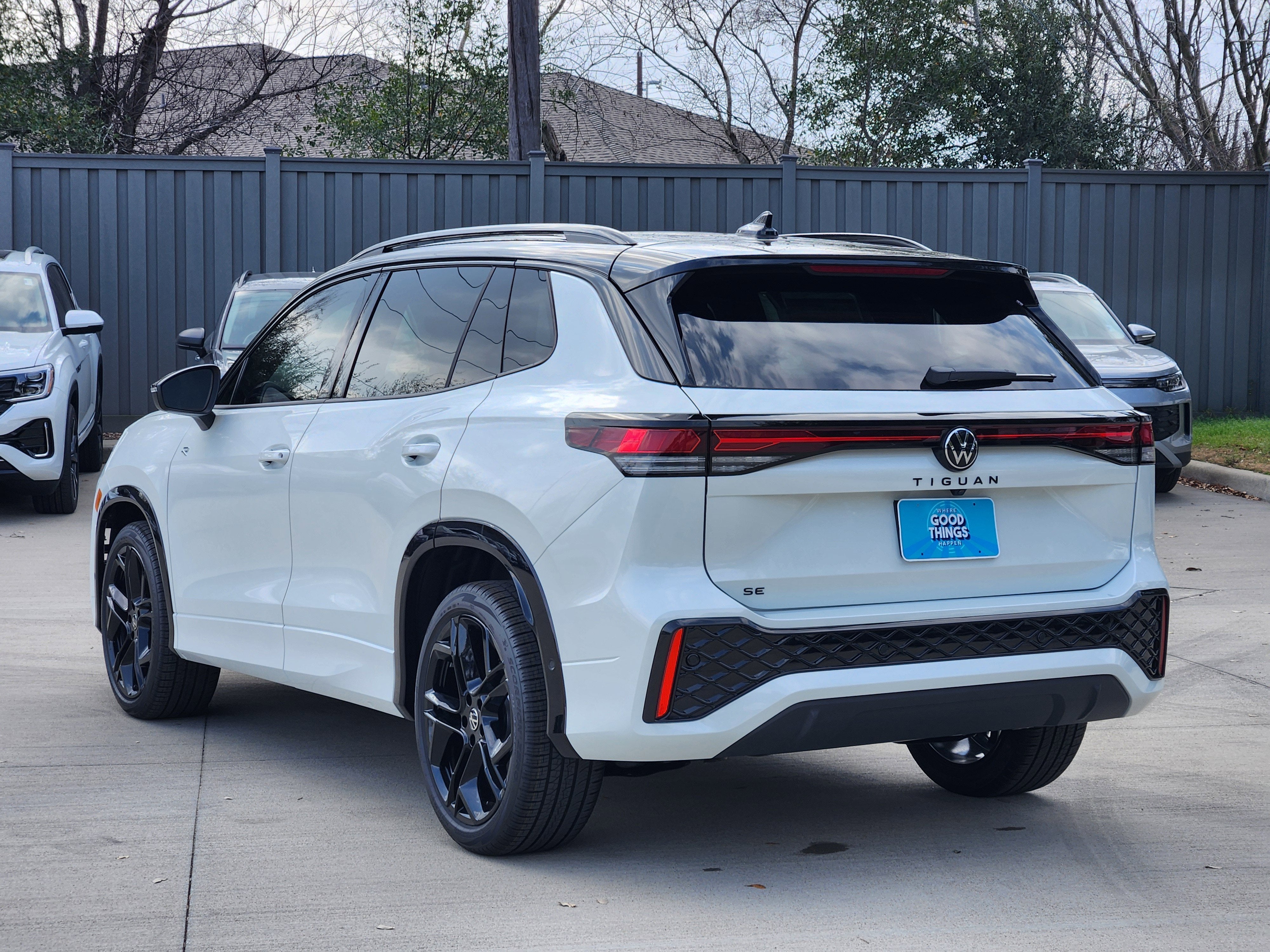 2026 Volkswagen Tiguan SE R-Line Black