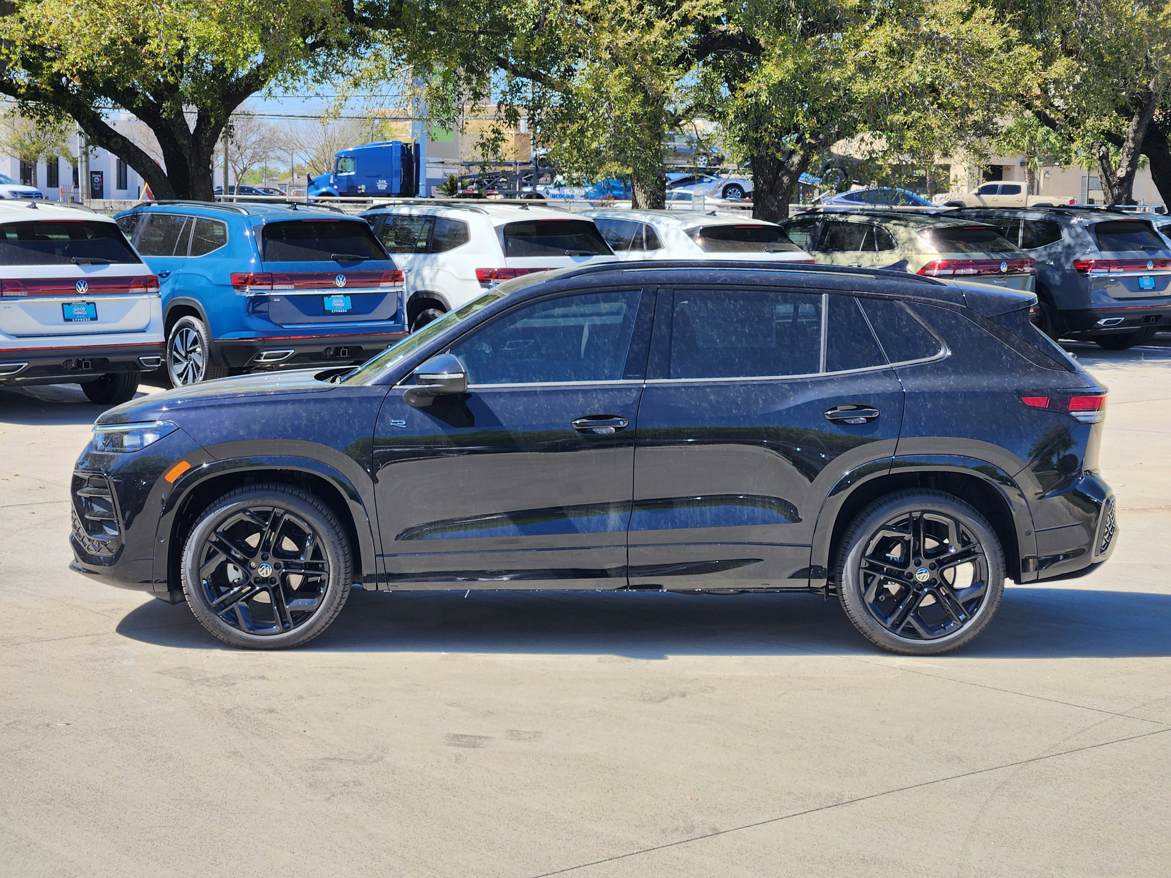 2026 Volkswagen Tiguan SE R-Line Black