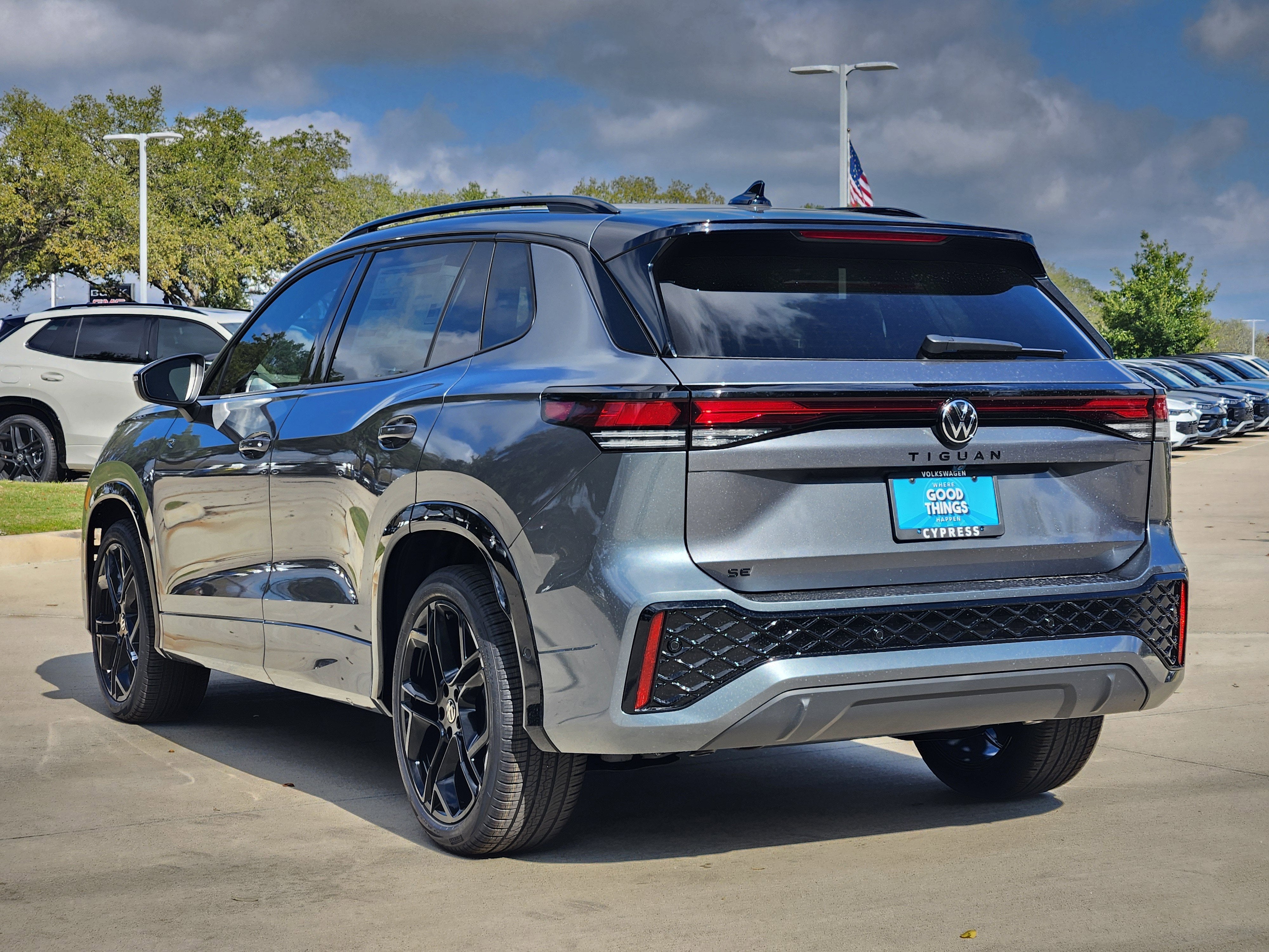 2026 Volkswagen Tiguan SE R-Line Black