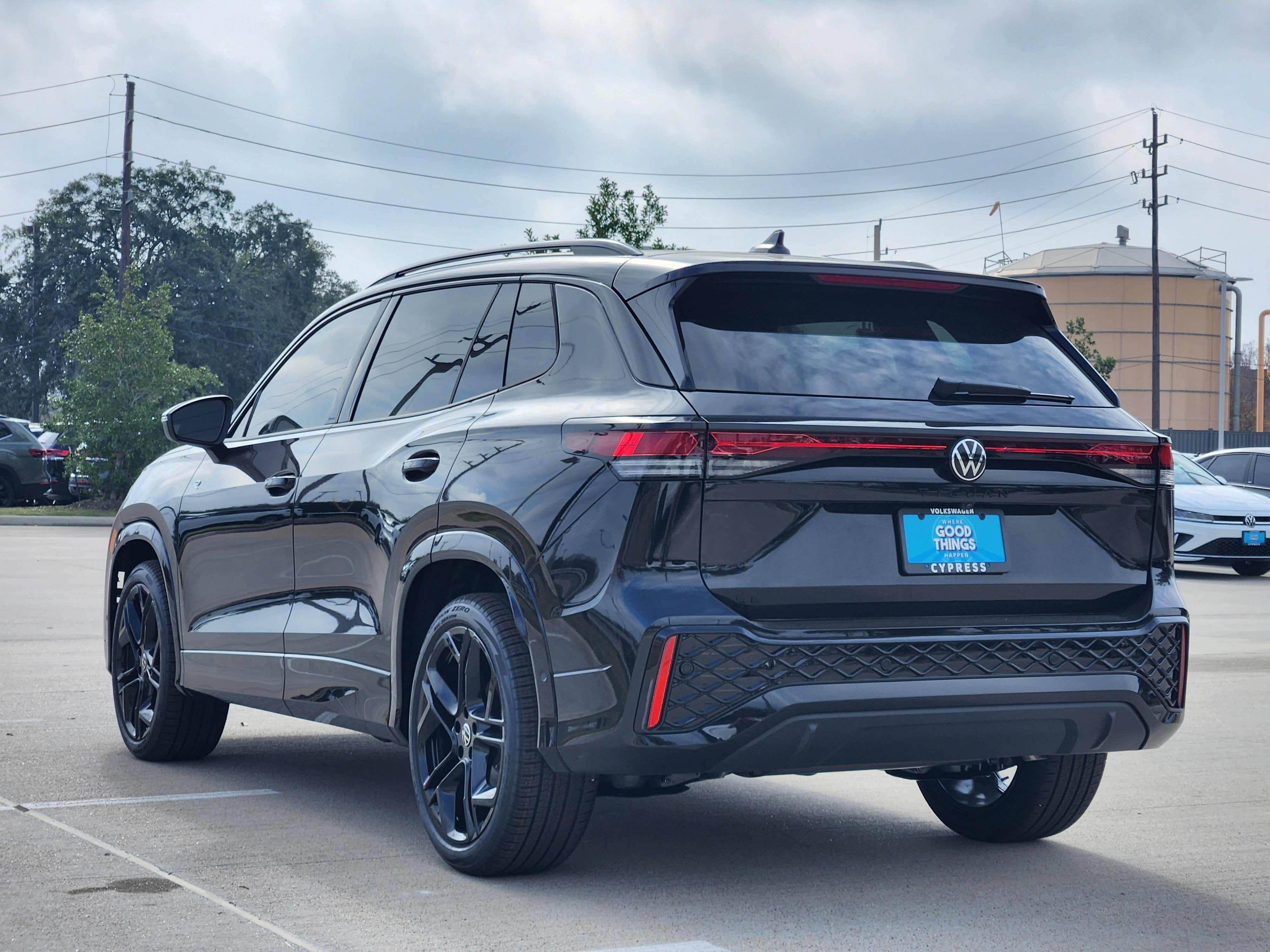 2026 Volkswagen Tiguan SE R-Line Black