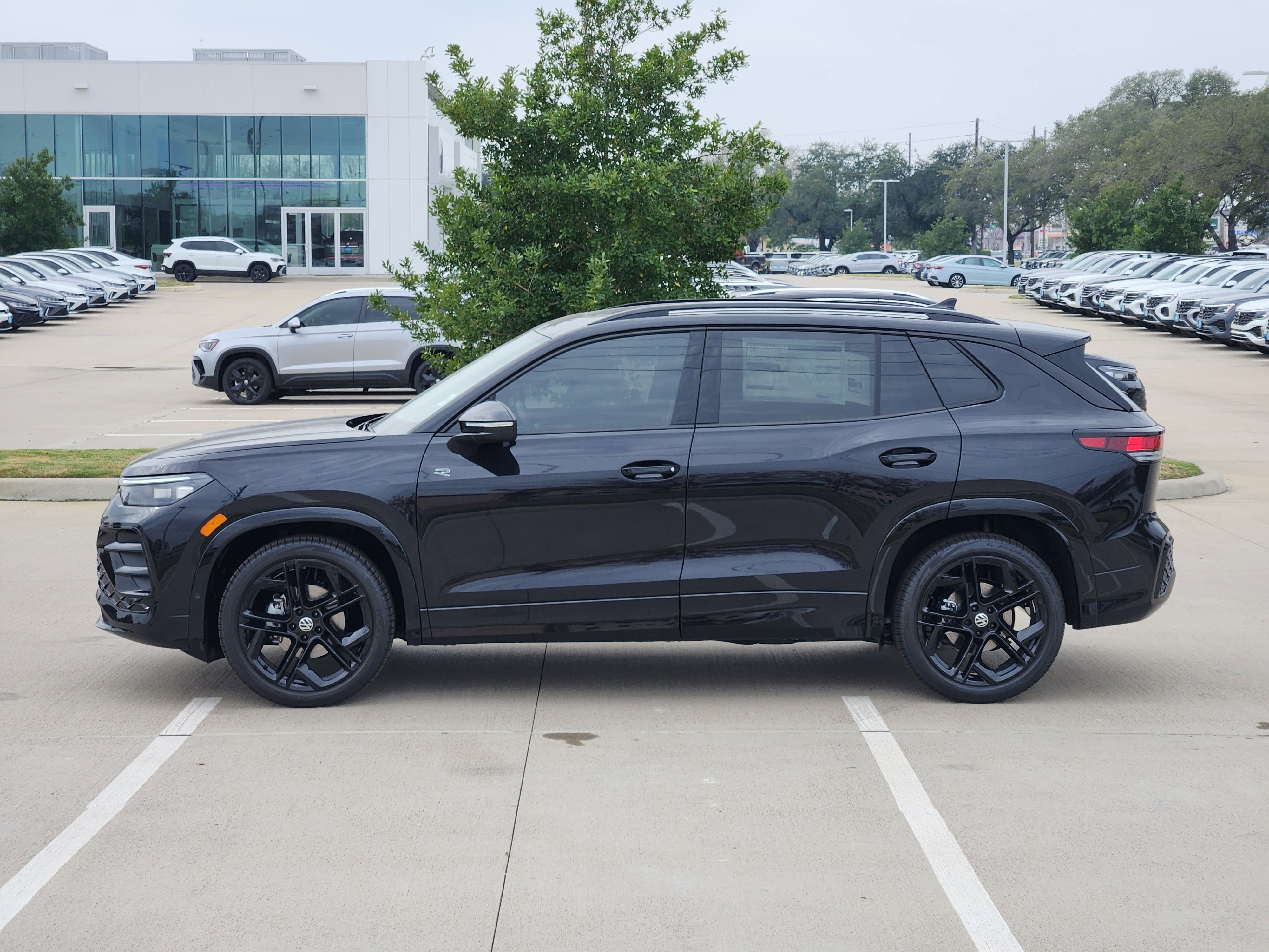 2026 Volkswagen Tiguan SE R-Line Black