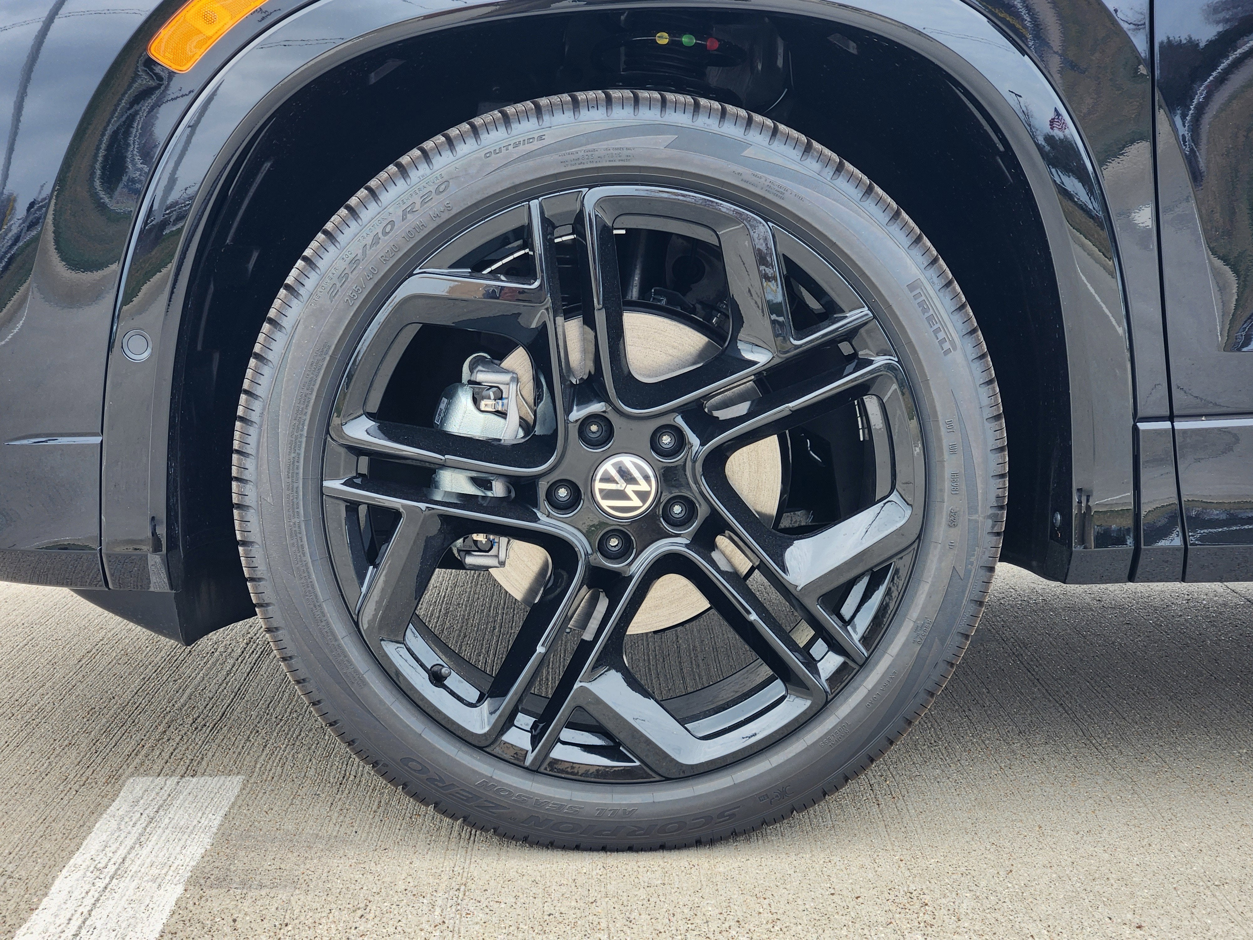 2026 Volkswagen Tiguan SE R-Line Black