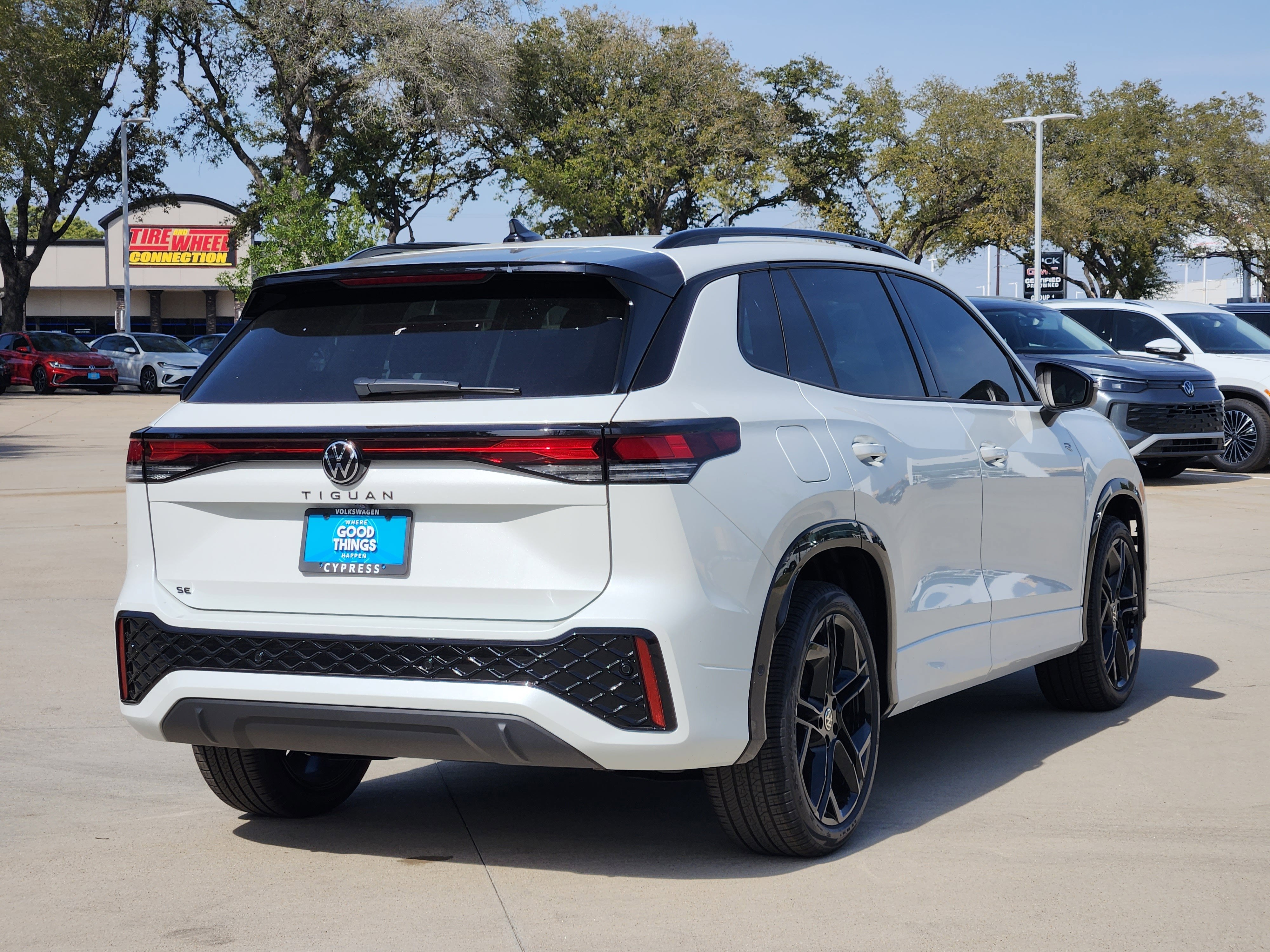 2026 Volkswagen Tiguan SE R-Line Black