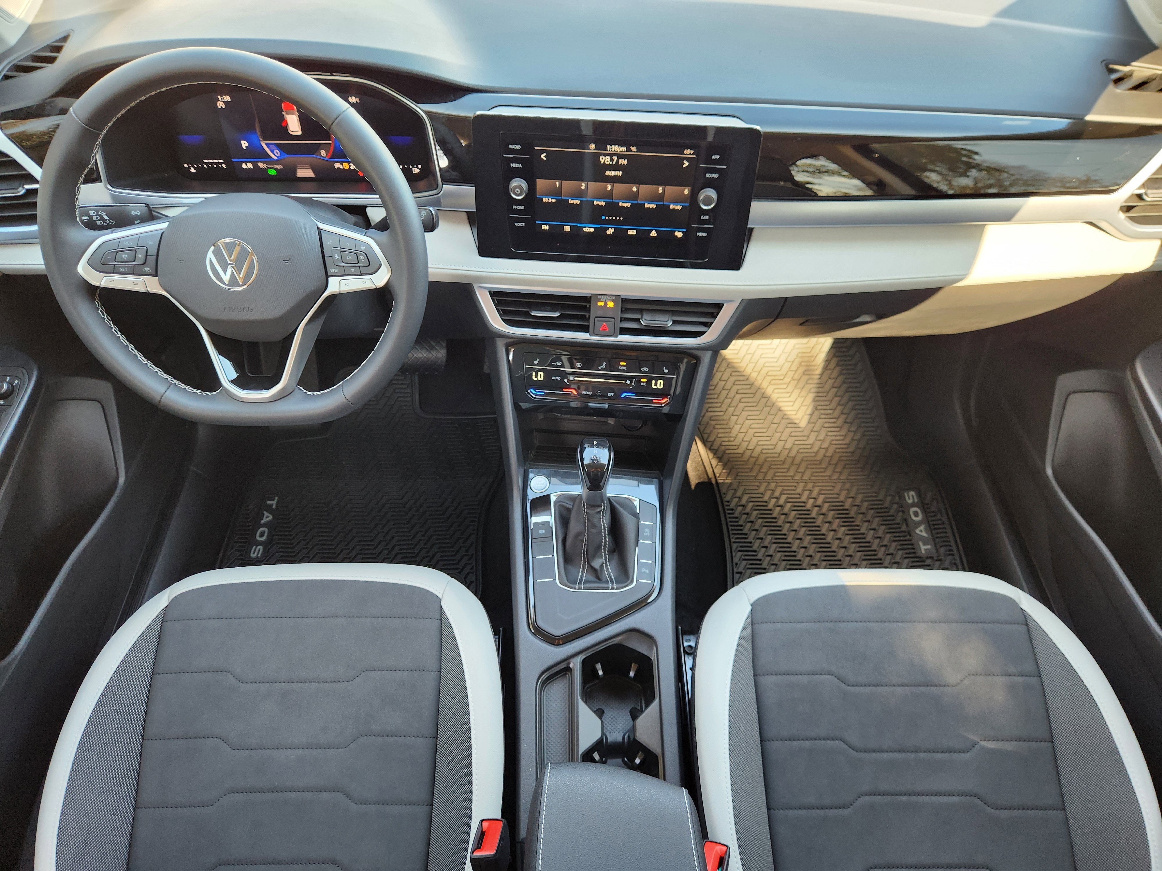 2026 Volkswagen Taos SE