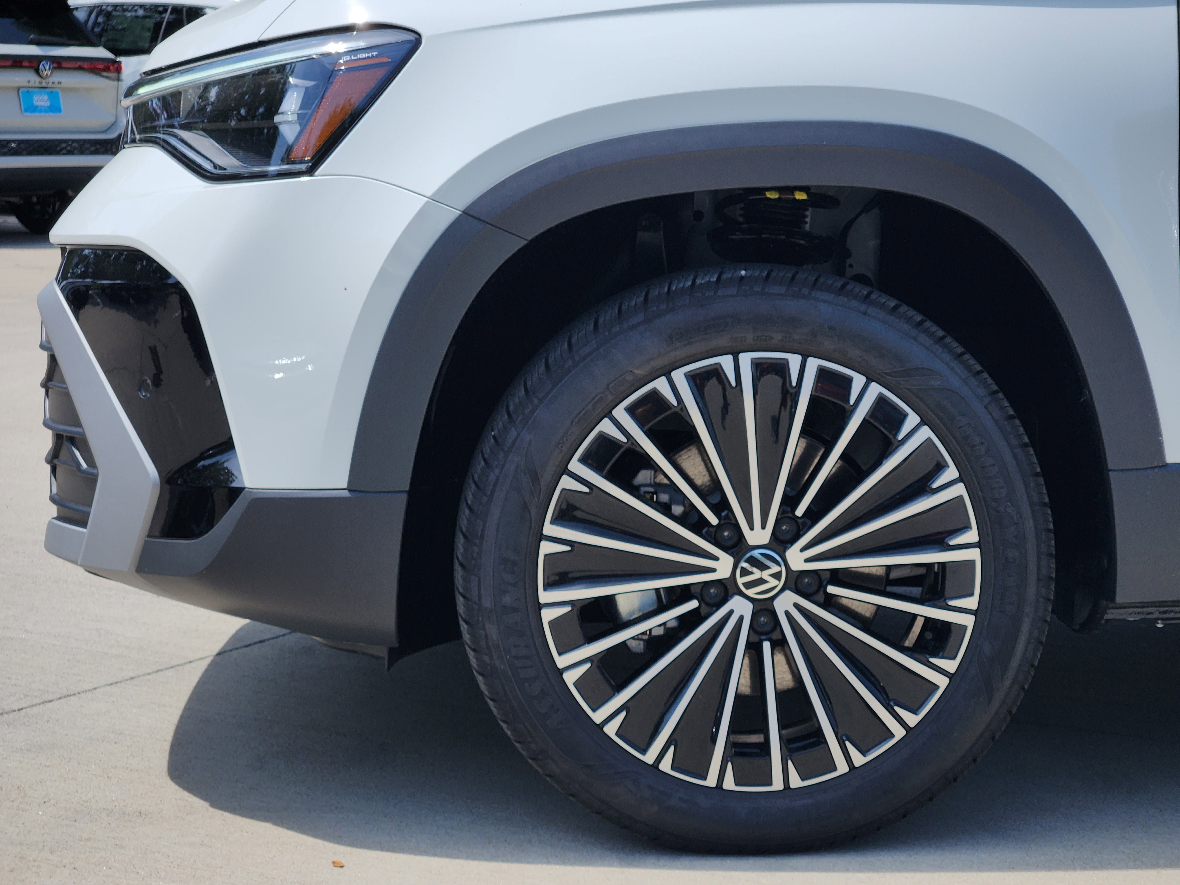 2026 Volkswagen Taos SE