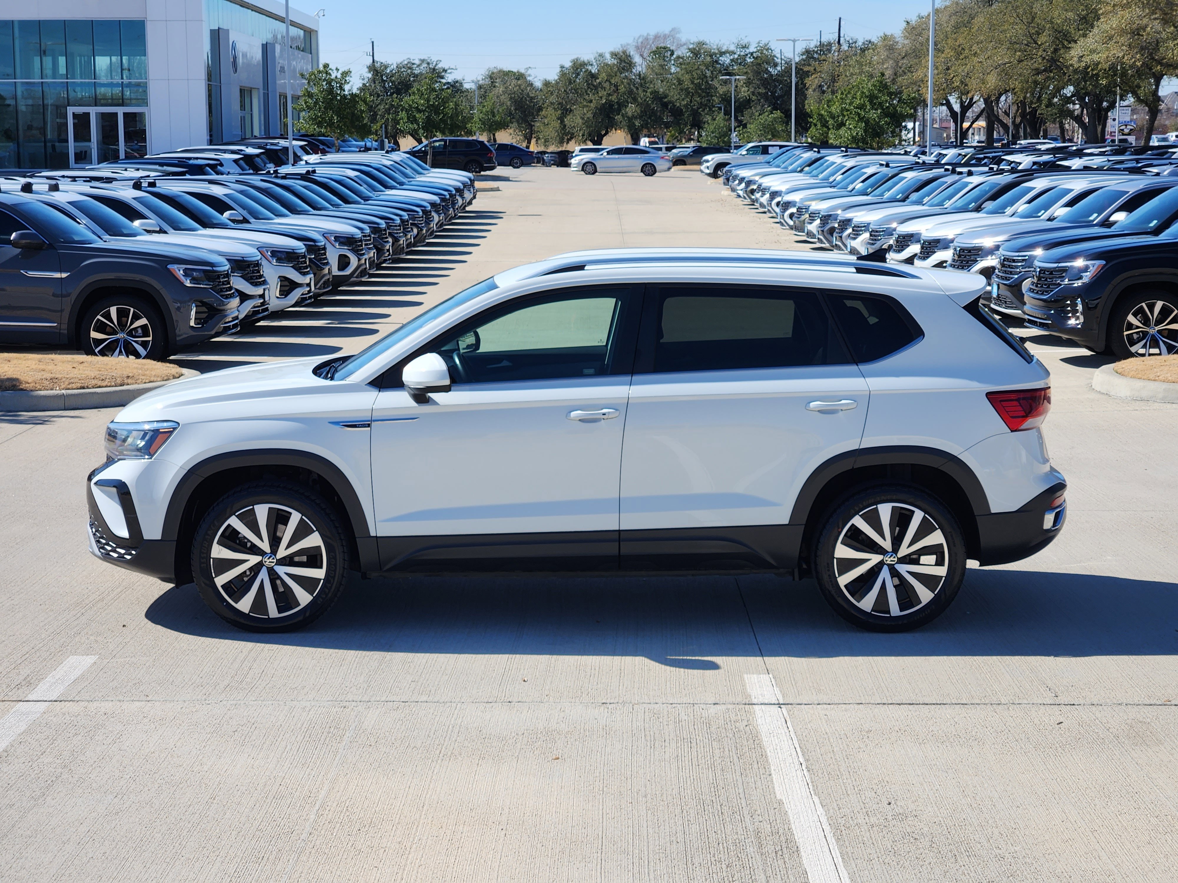 2024 Volkswagen Taos SE