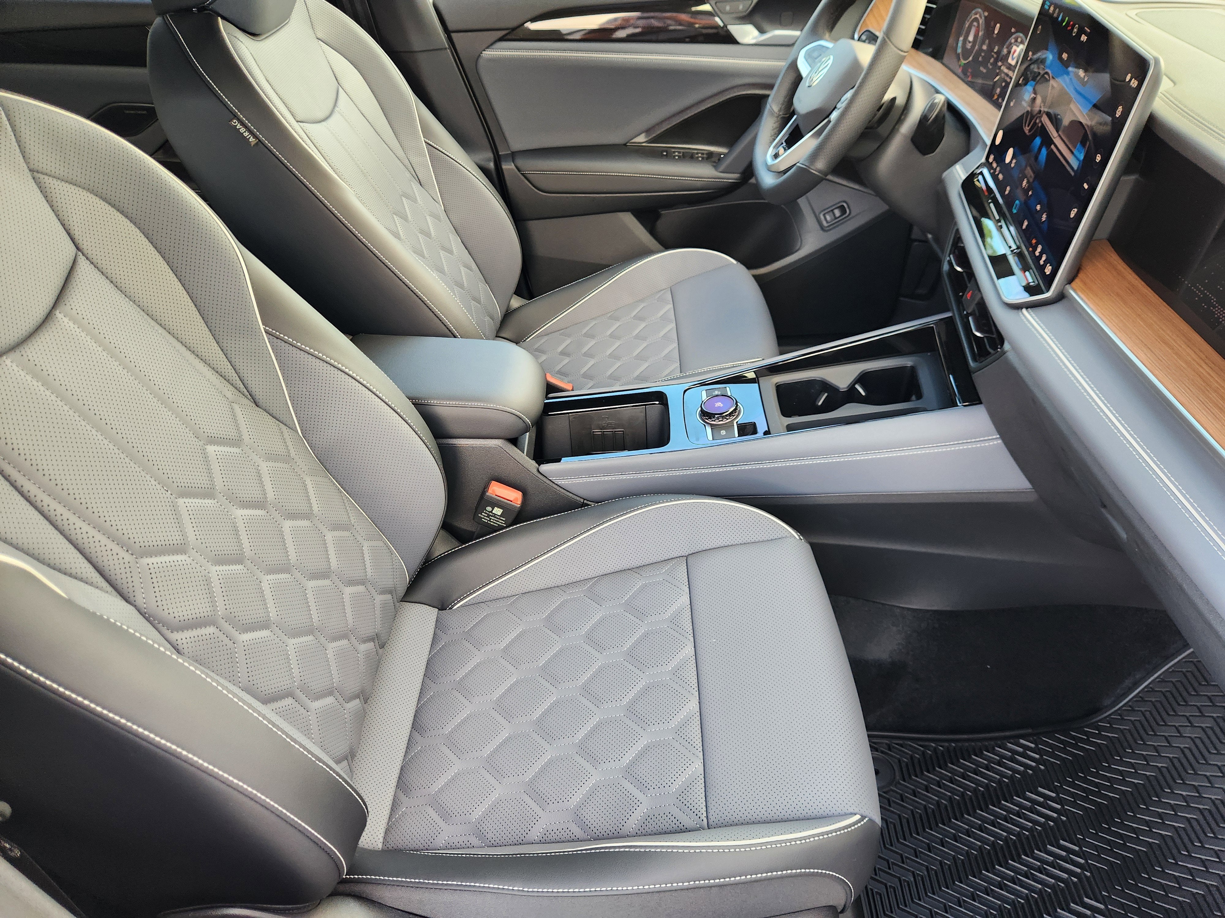 2026 Volkswagen Tiguan SEL R-Line Turbo