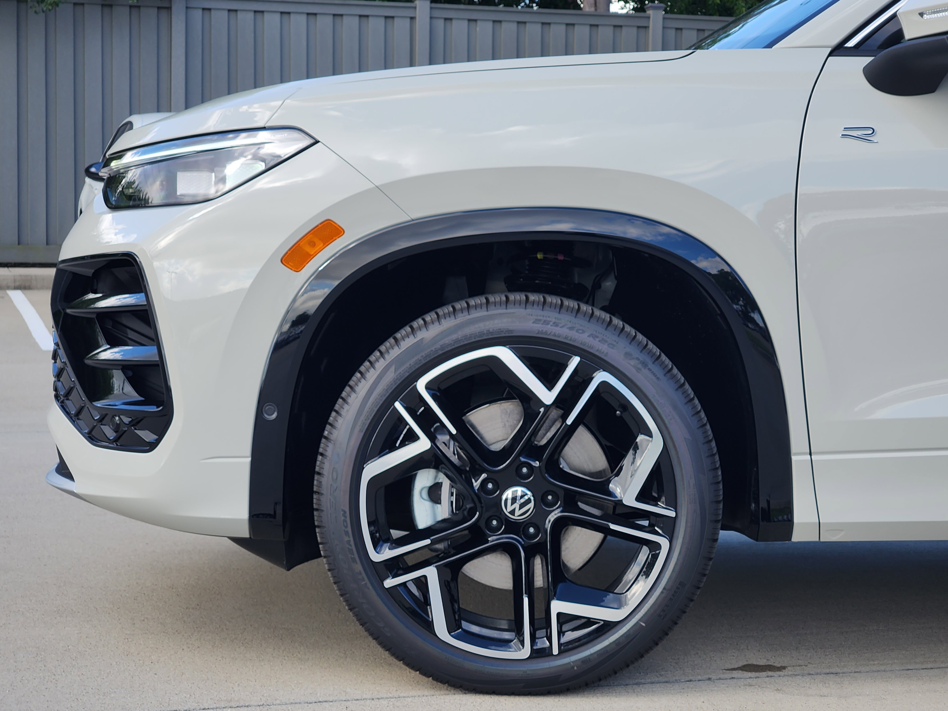 2026 Volkswagen Tiguan SEL R-Line Turbo