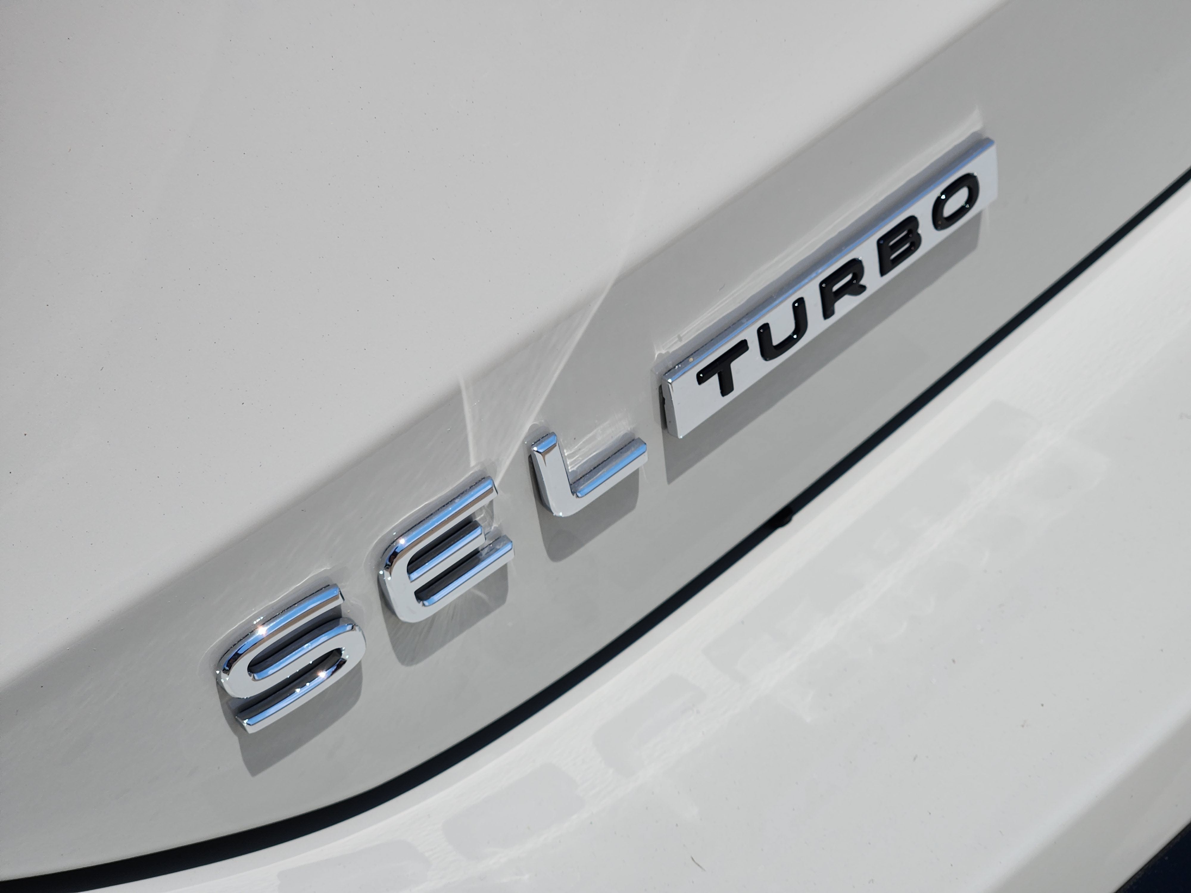 2026 Volkswagen Tiguan SEL R-Line Turbo