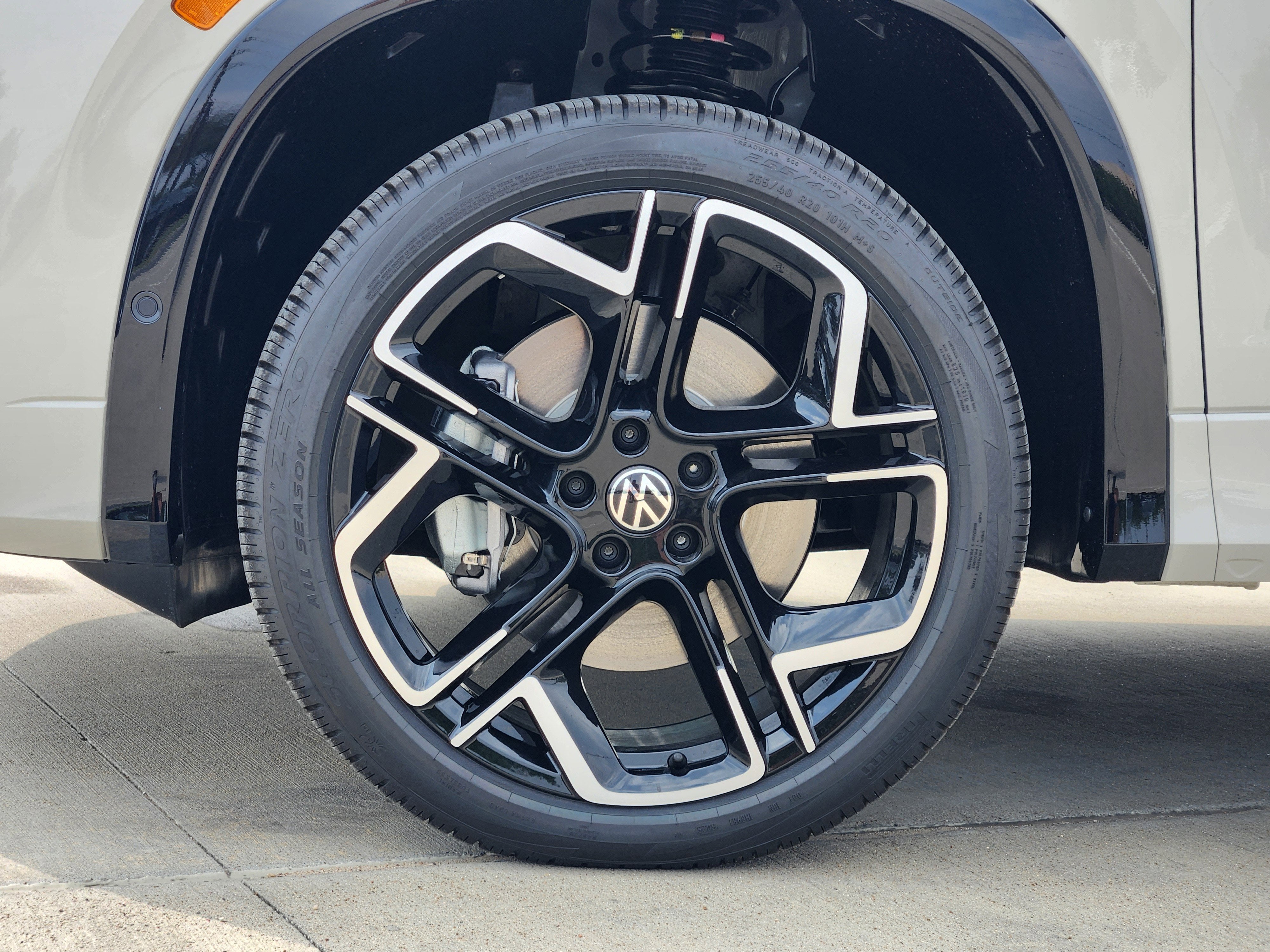 2026 Volkswagen Tiguan SEL R-Line Turbo