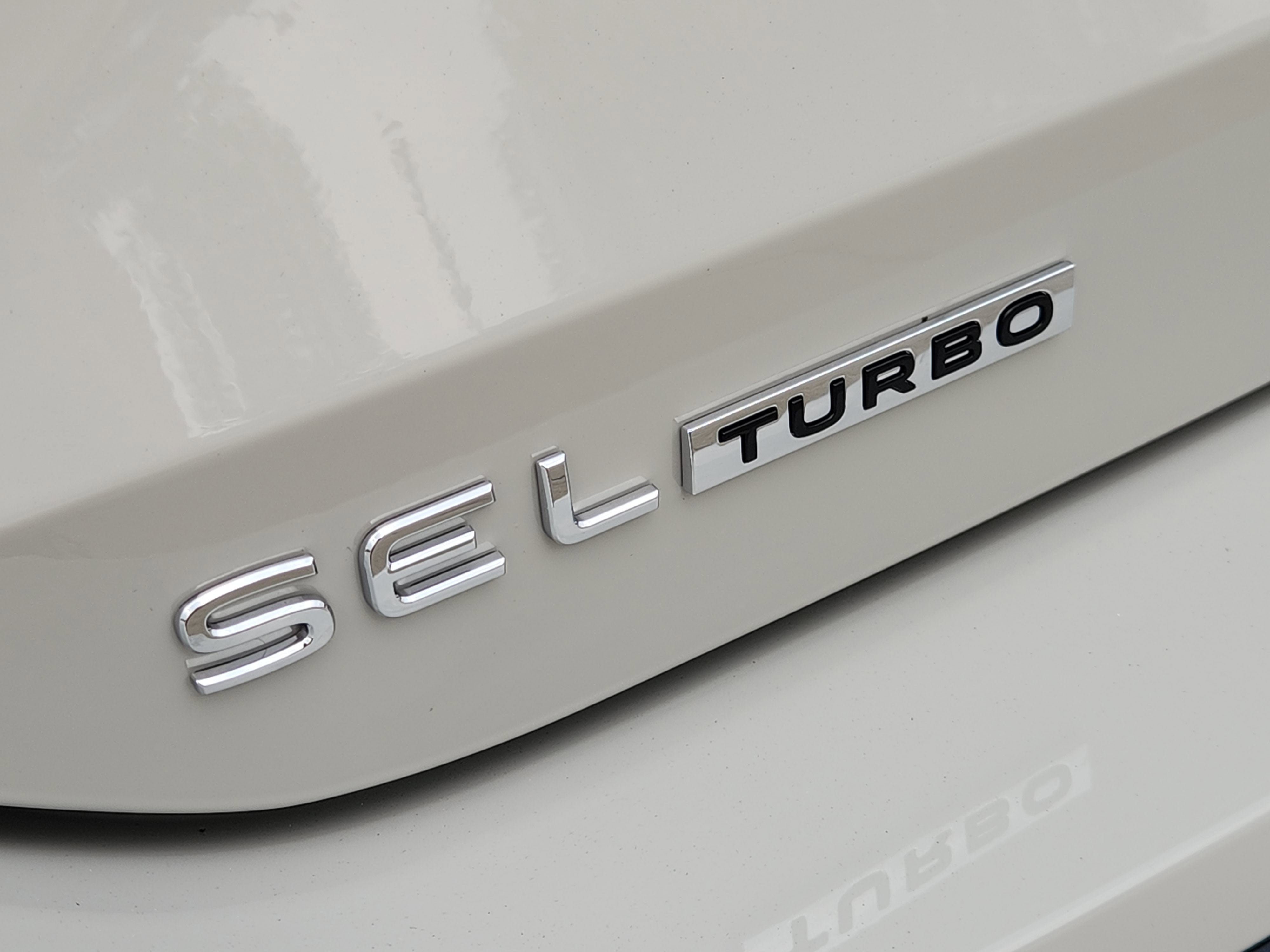 2026 Volkswagen Tiguan SEL R-Line Turbo