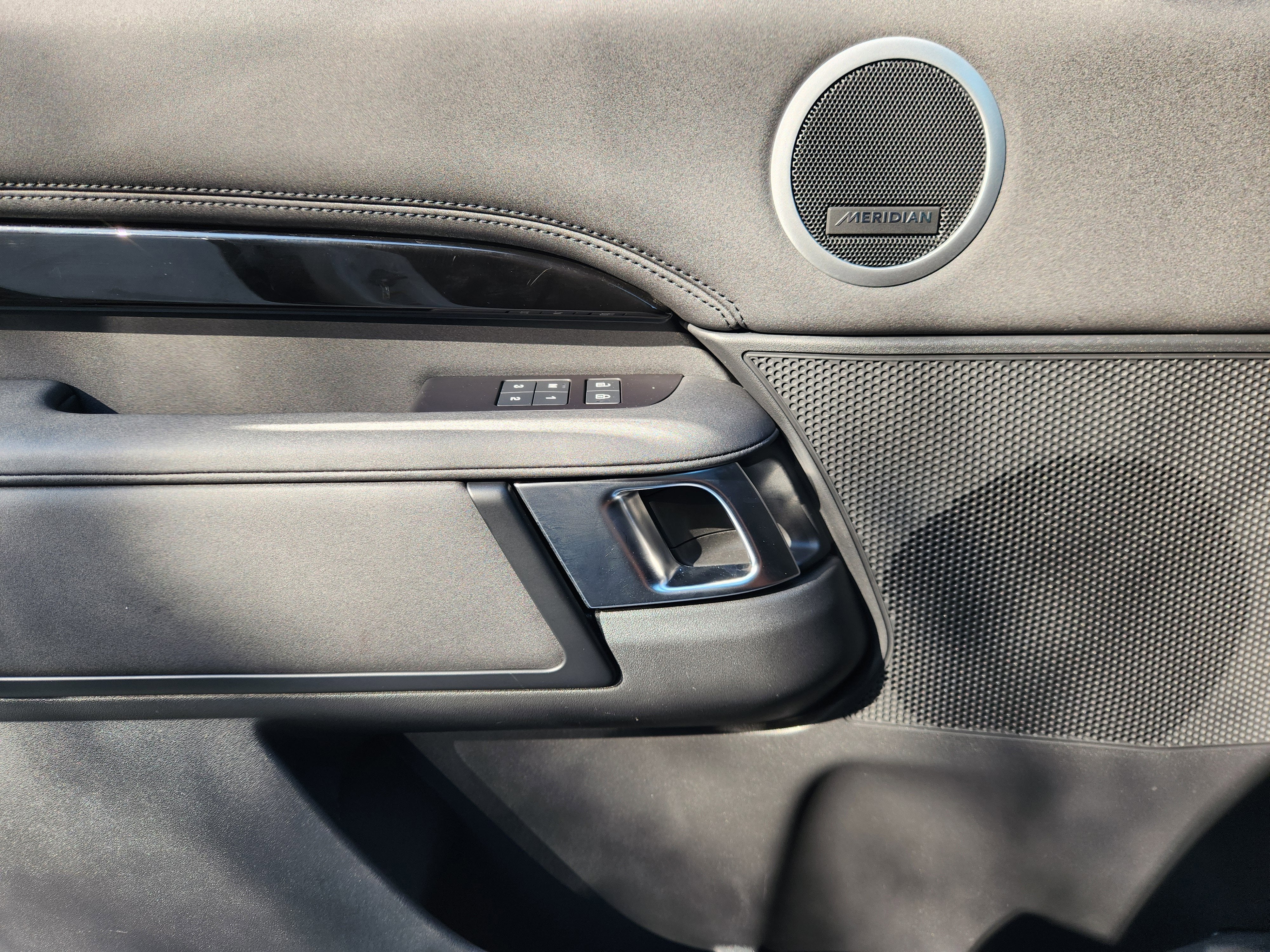 2024 Land Rover Discovery S