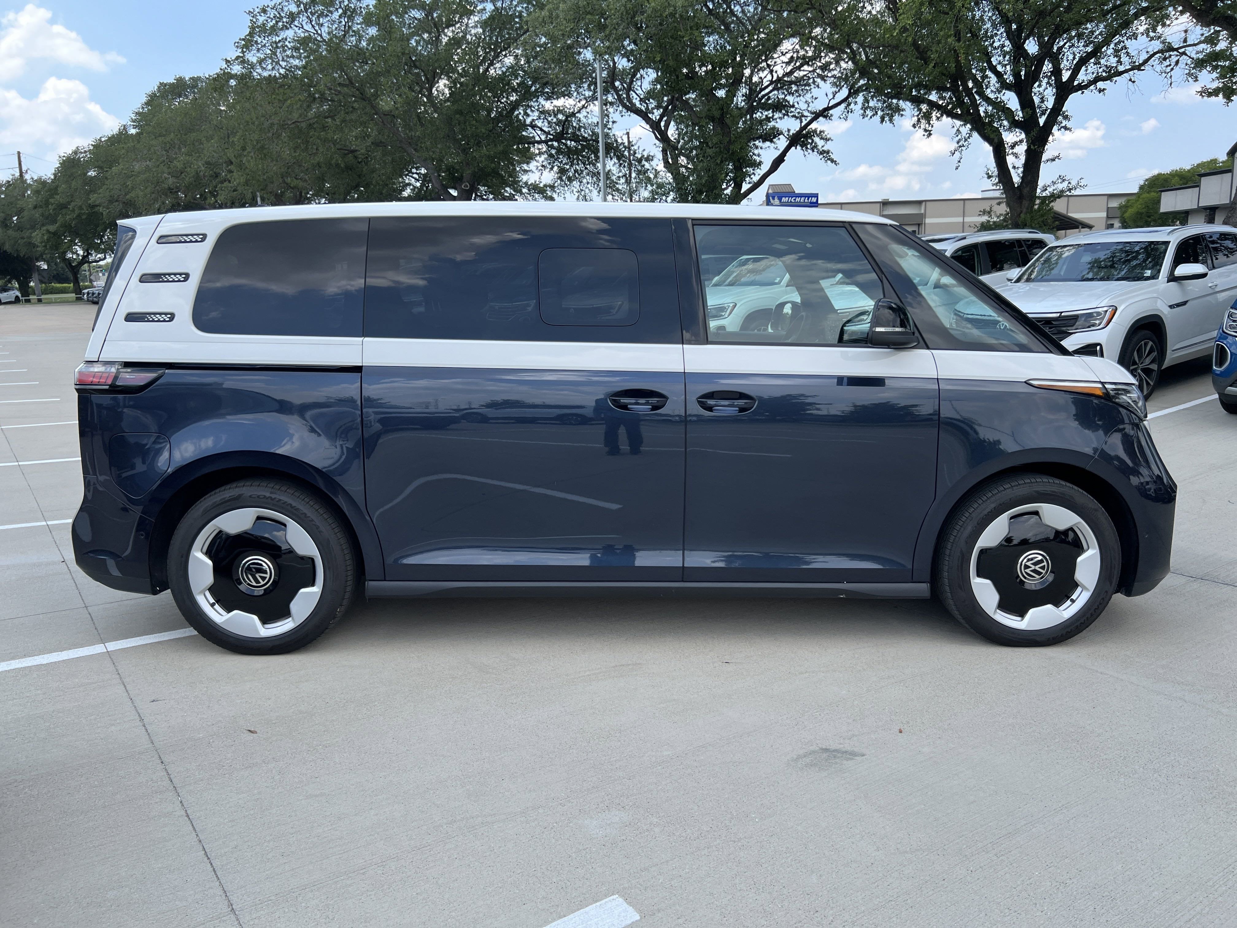 2025 Volkswagen ID. Buzz Pro S Plus