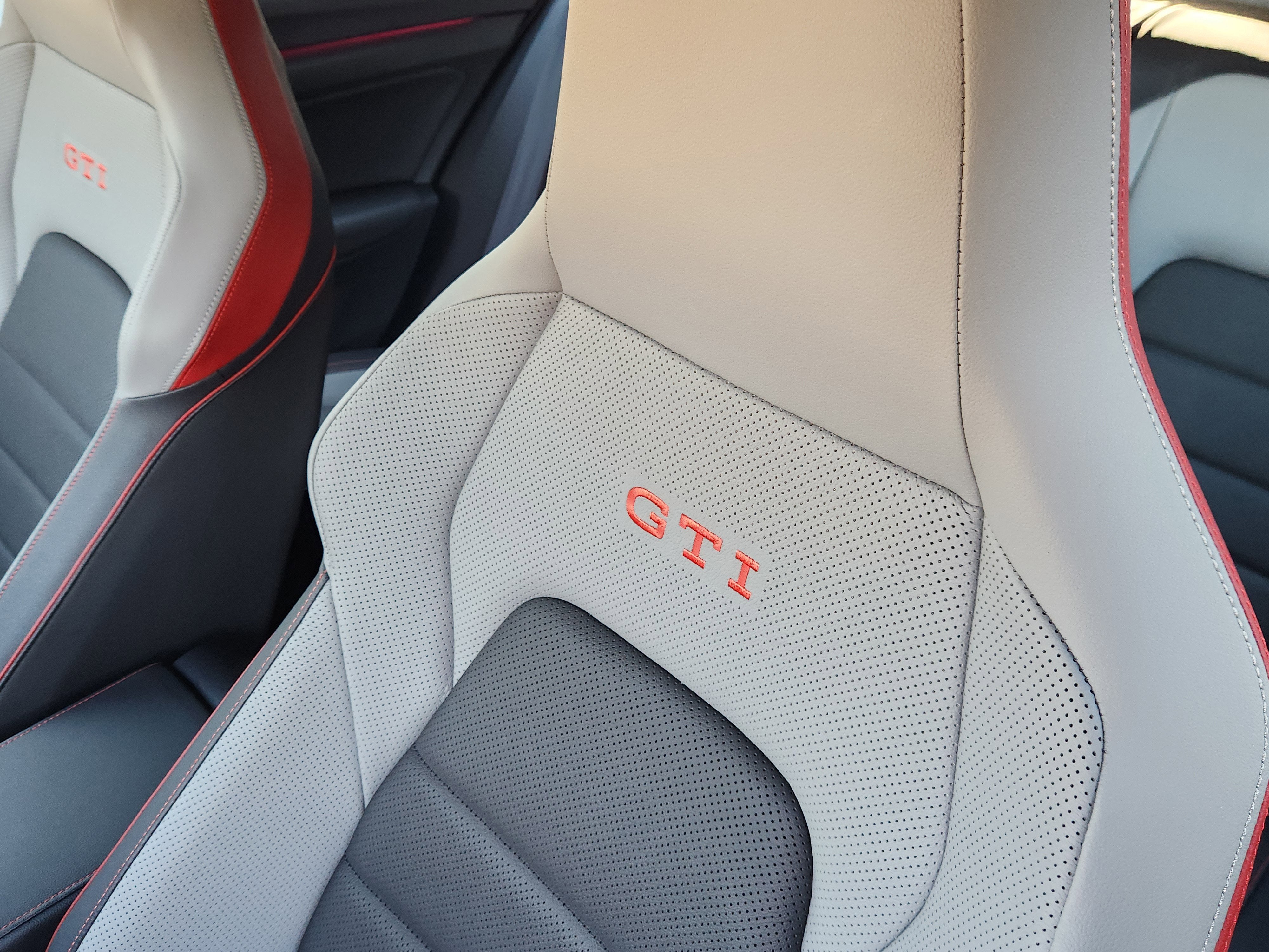 2024 Volkswagen Golf GTI SE