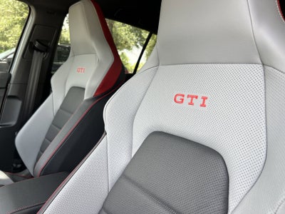 2025 Volkswagen Golf GTI SE