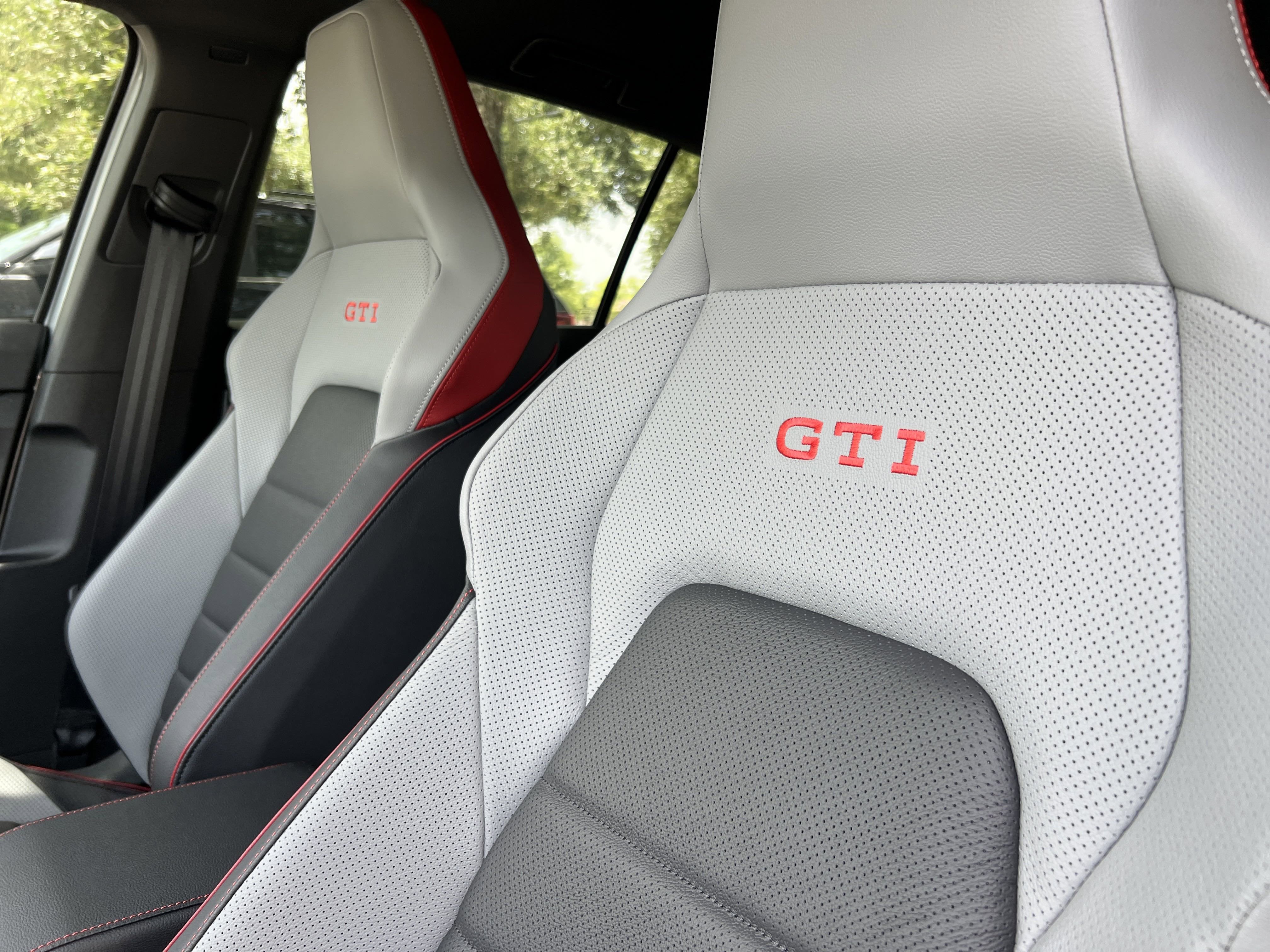 2025 Volkswagen Golf GTI SE