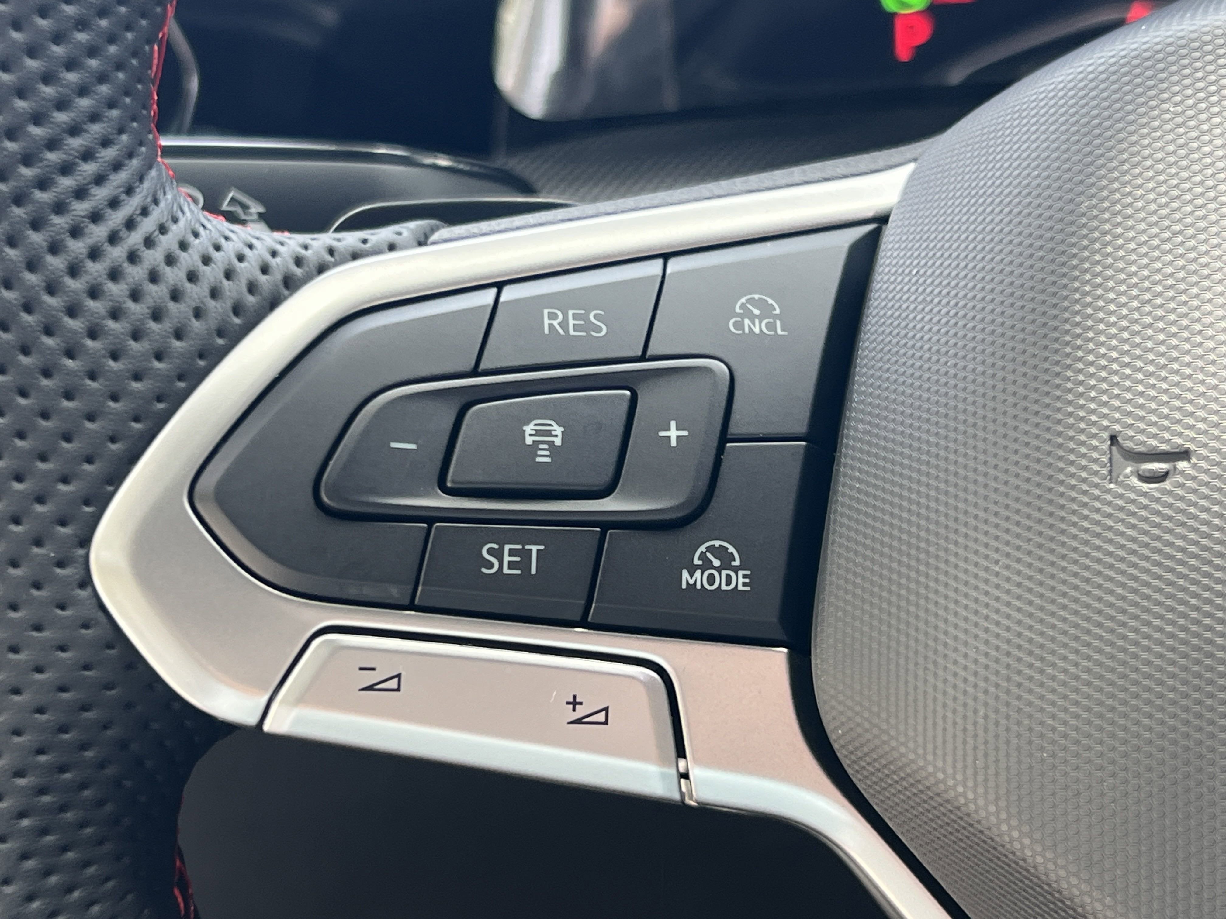 2025 Volkswagen Golf GTI SE