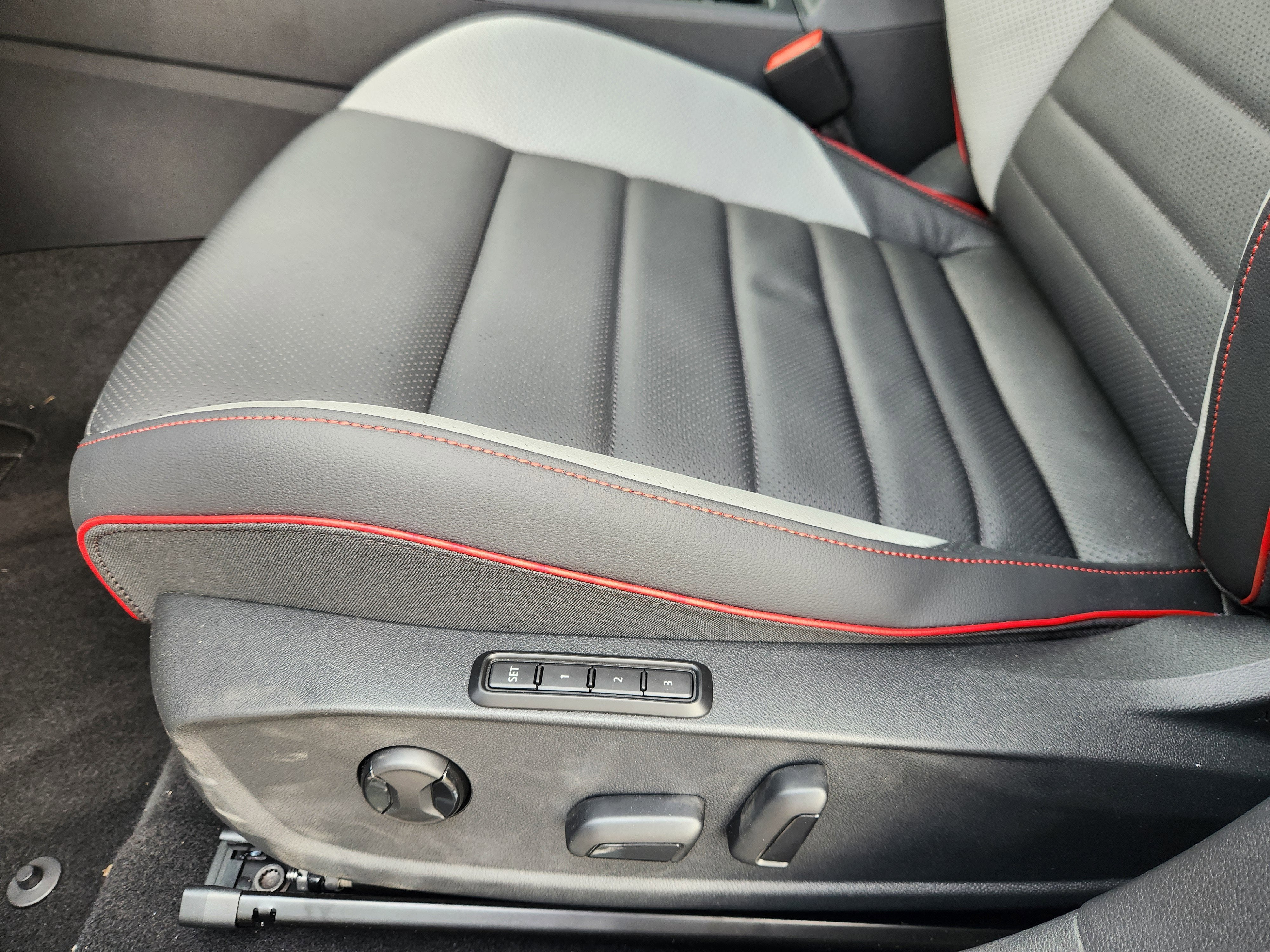 2025 Volkswagen Golf GTI SE