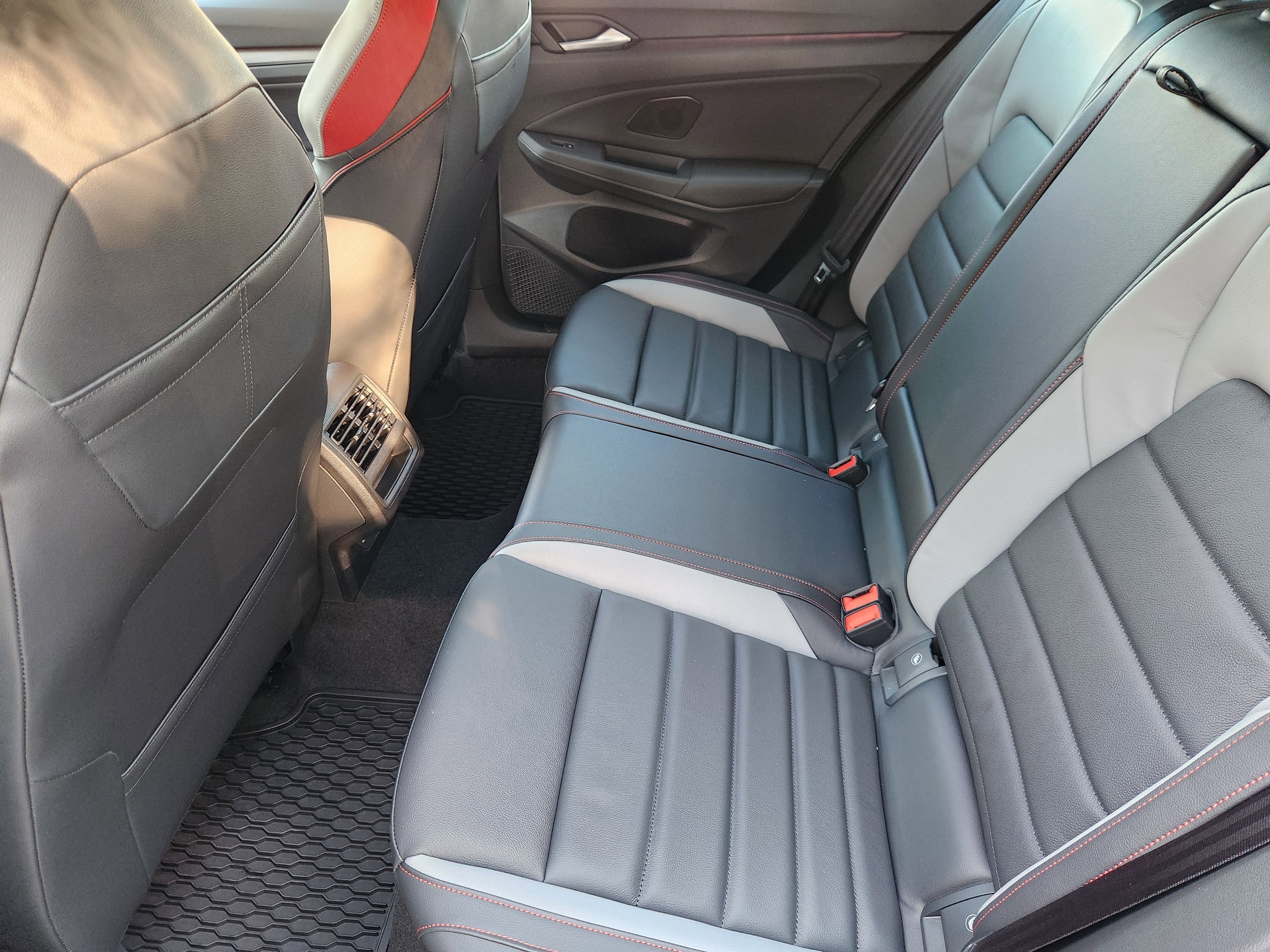 2026 Volkswagen Golf GTI SE