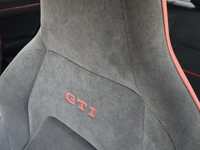 2025 Volkswagen Golf GTI SE