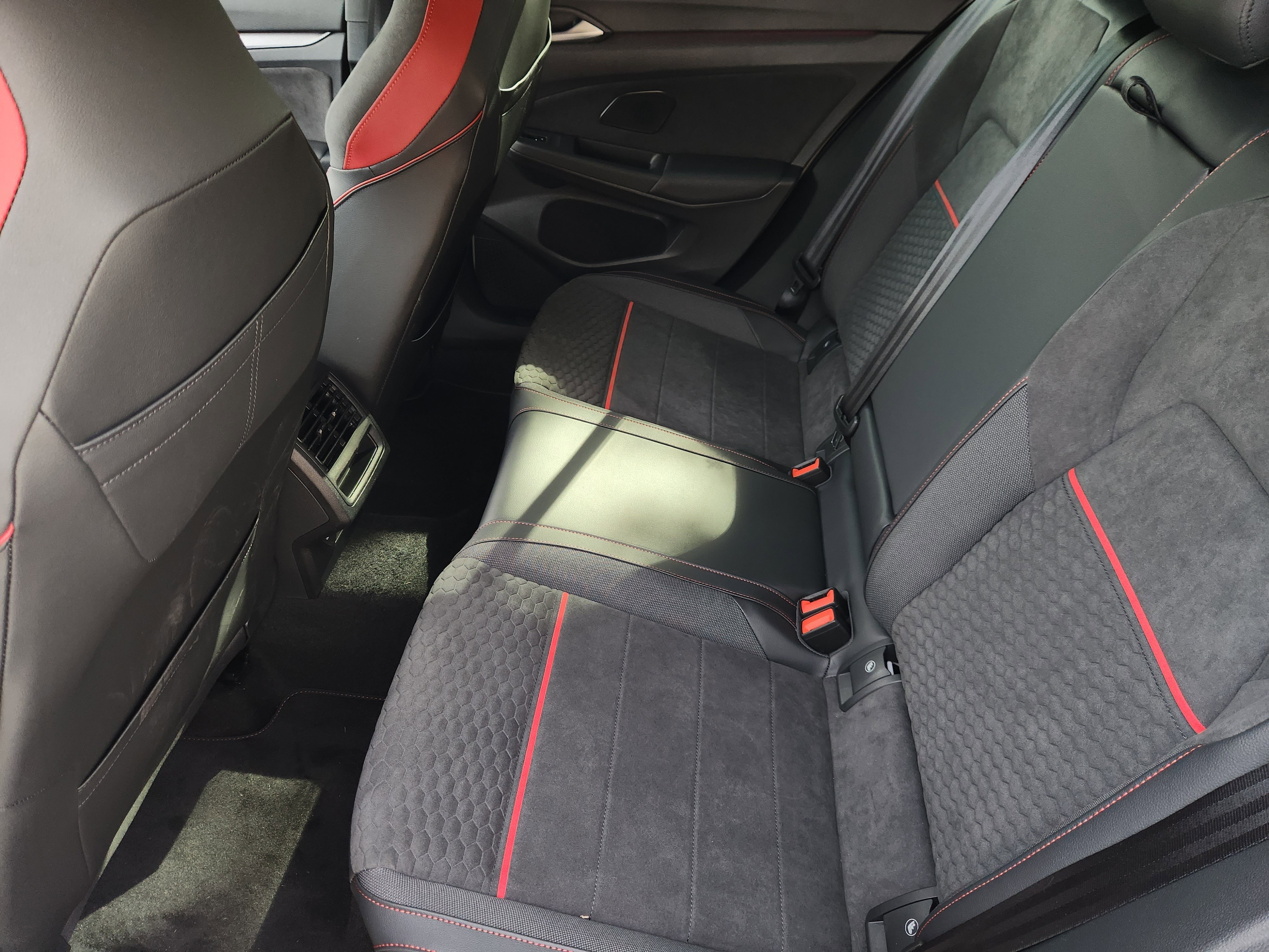 2026 Volkswagen Golf GTI SE