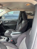 2015 Jeep Cherokee Sport