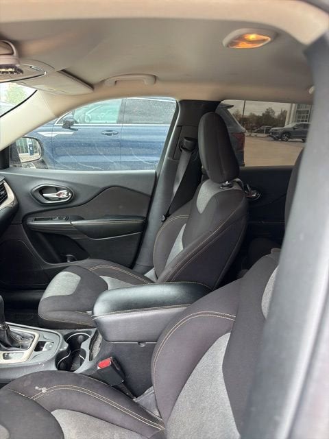 2015 Jeep Cherokee Sport