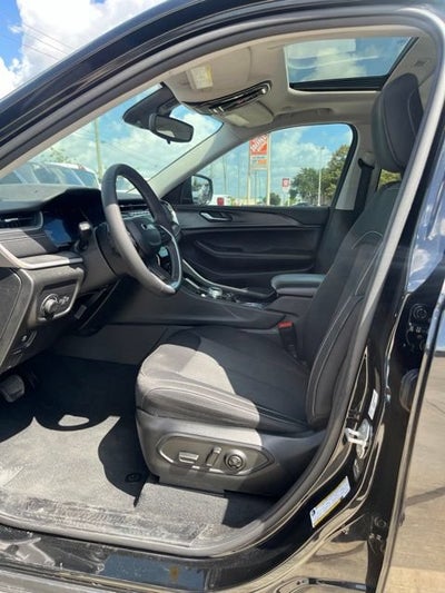 2023 Jeep Grand Cherokee Laredo X
