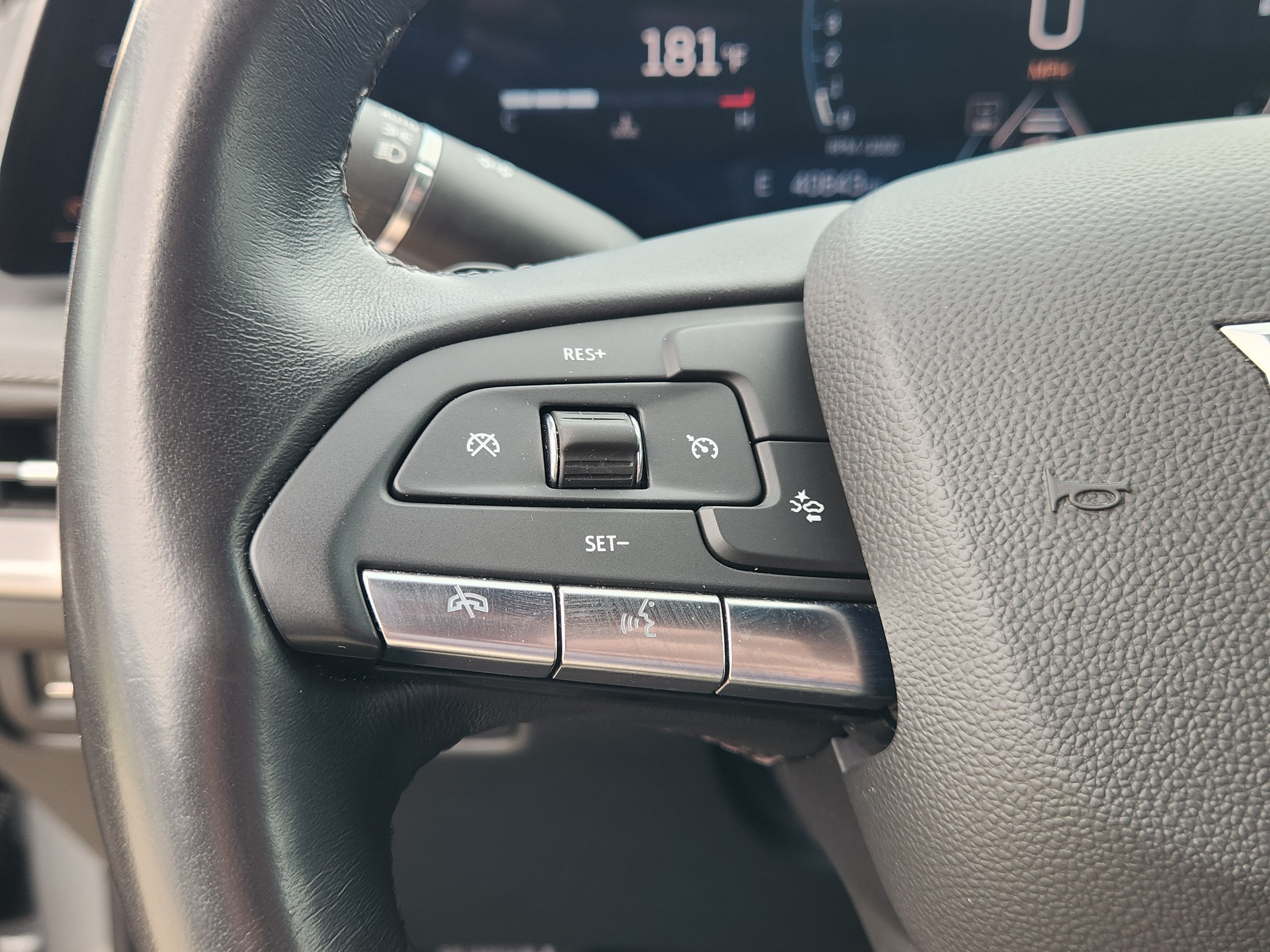 2025 Cadillac XT4 FWD Premium Luxury