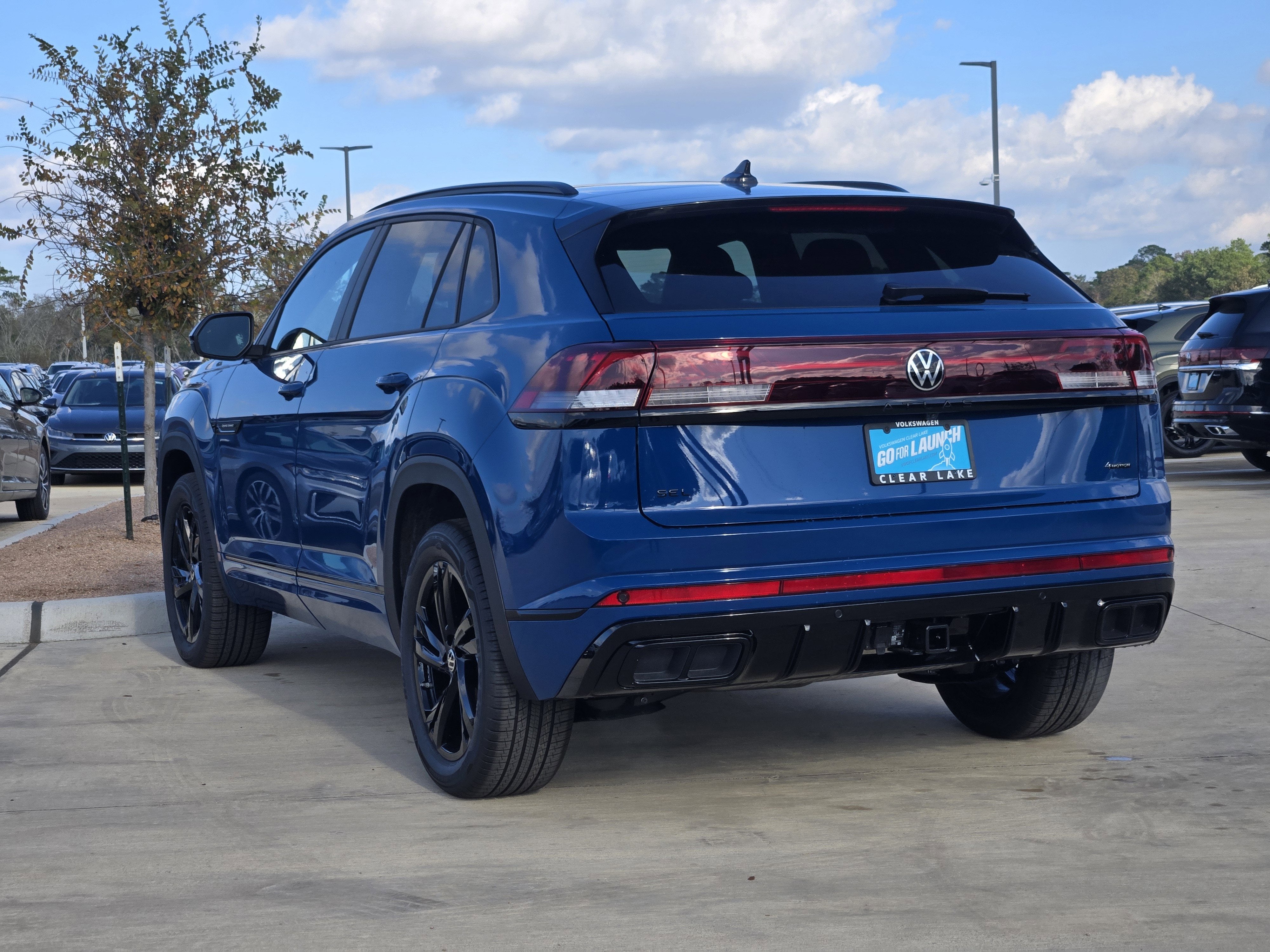 2026 Volkswagen Atlas Cross Sport 2.0T SEL R-Line Black
