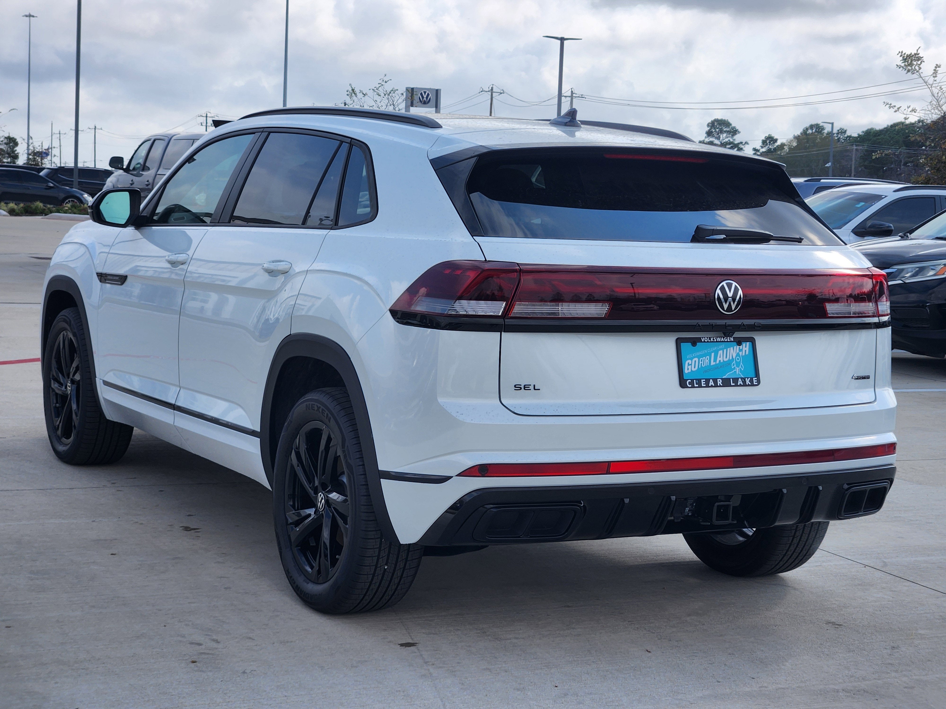 2026 Volkswagen Atlas Cross Sport 2.0T SEL R-Line Black