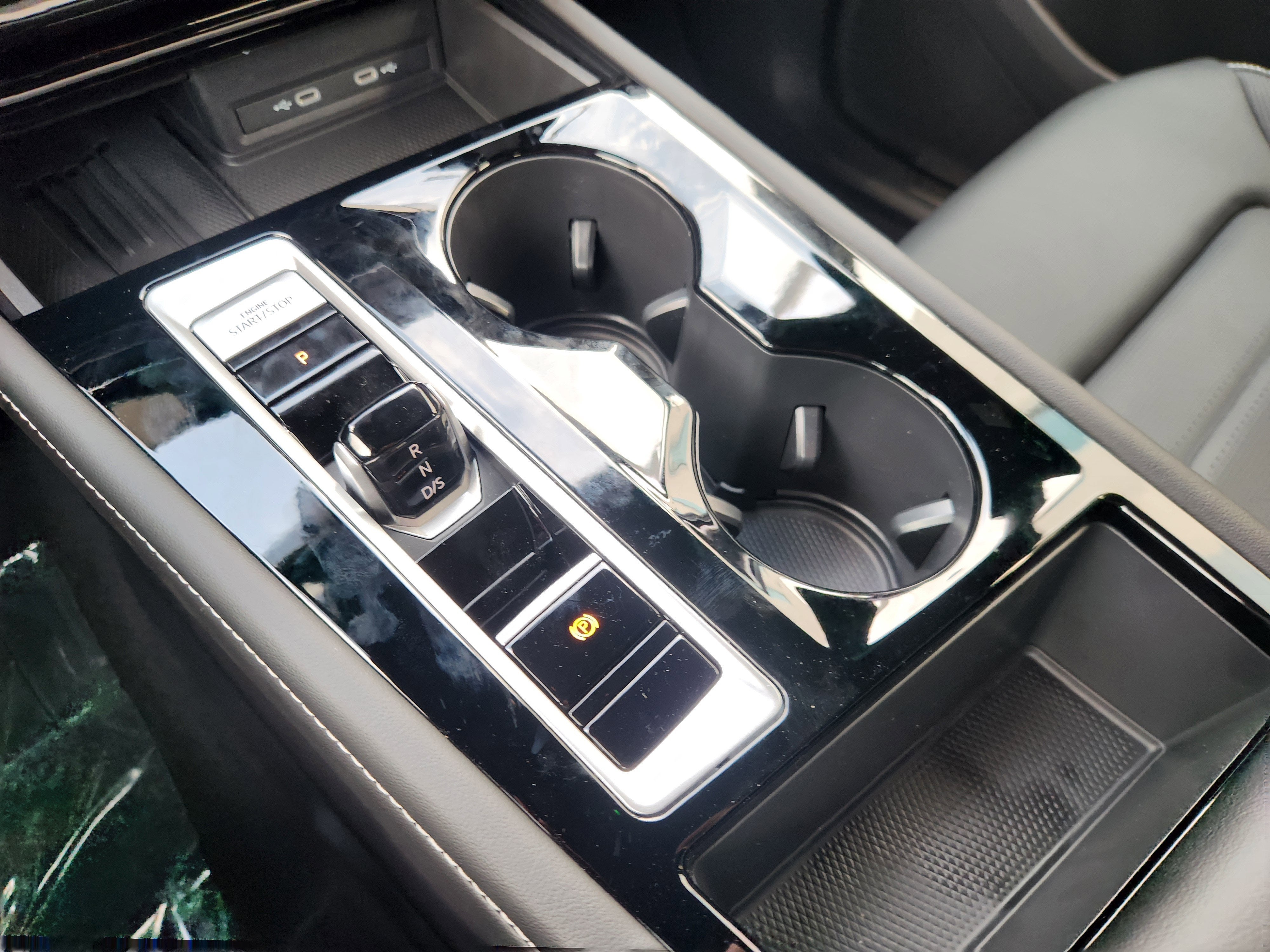 2026 Volkswagen Atlas Cross Sport 2.0T SEL R-Line Black